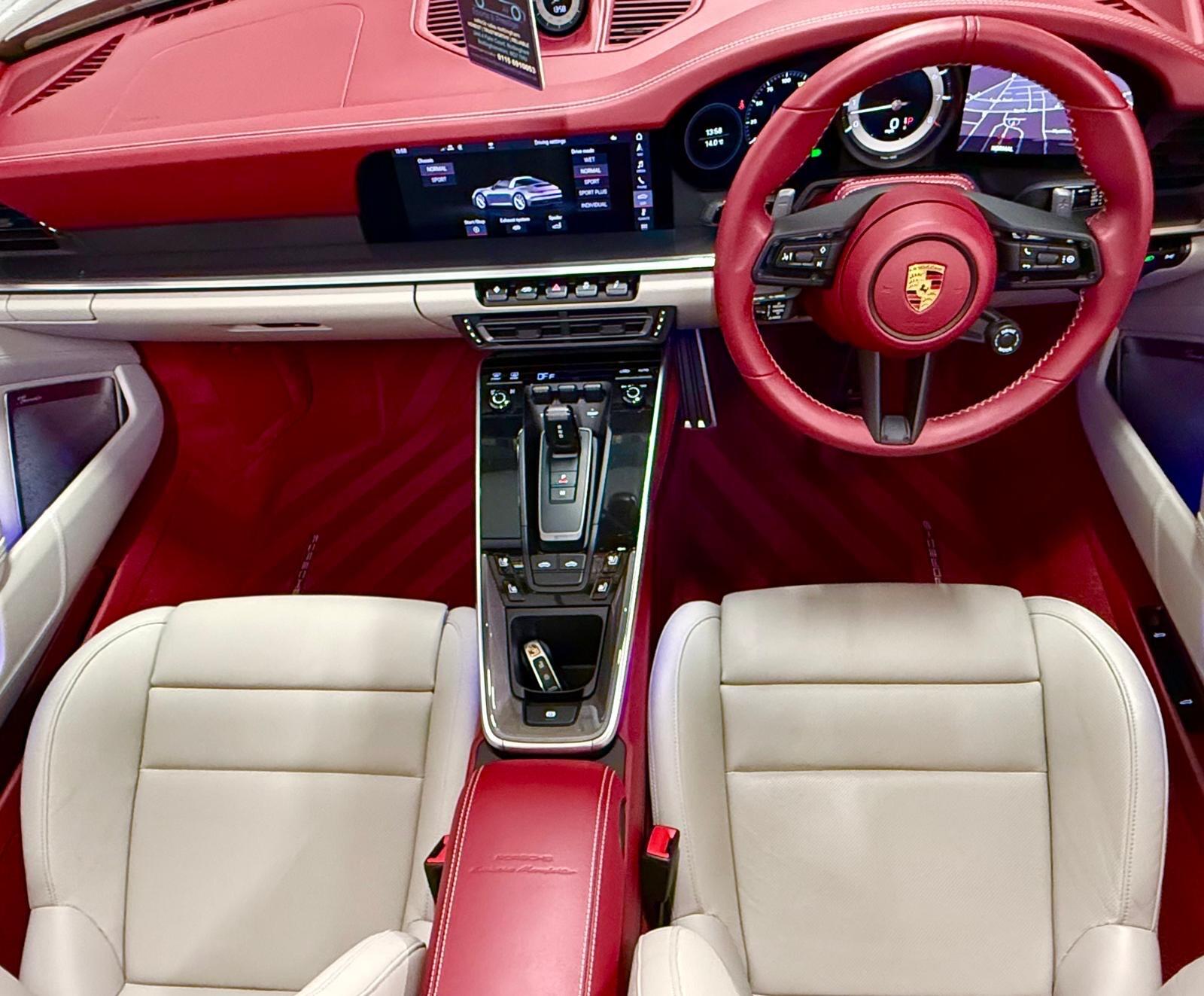 Porsche 911 view 32