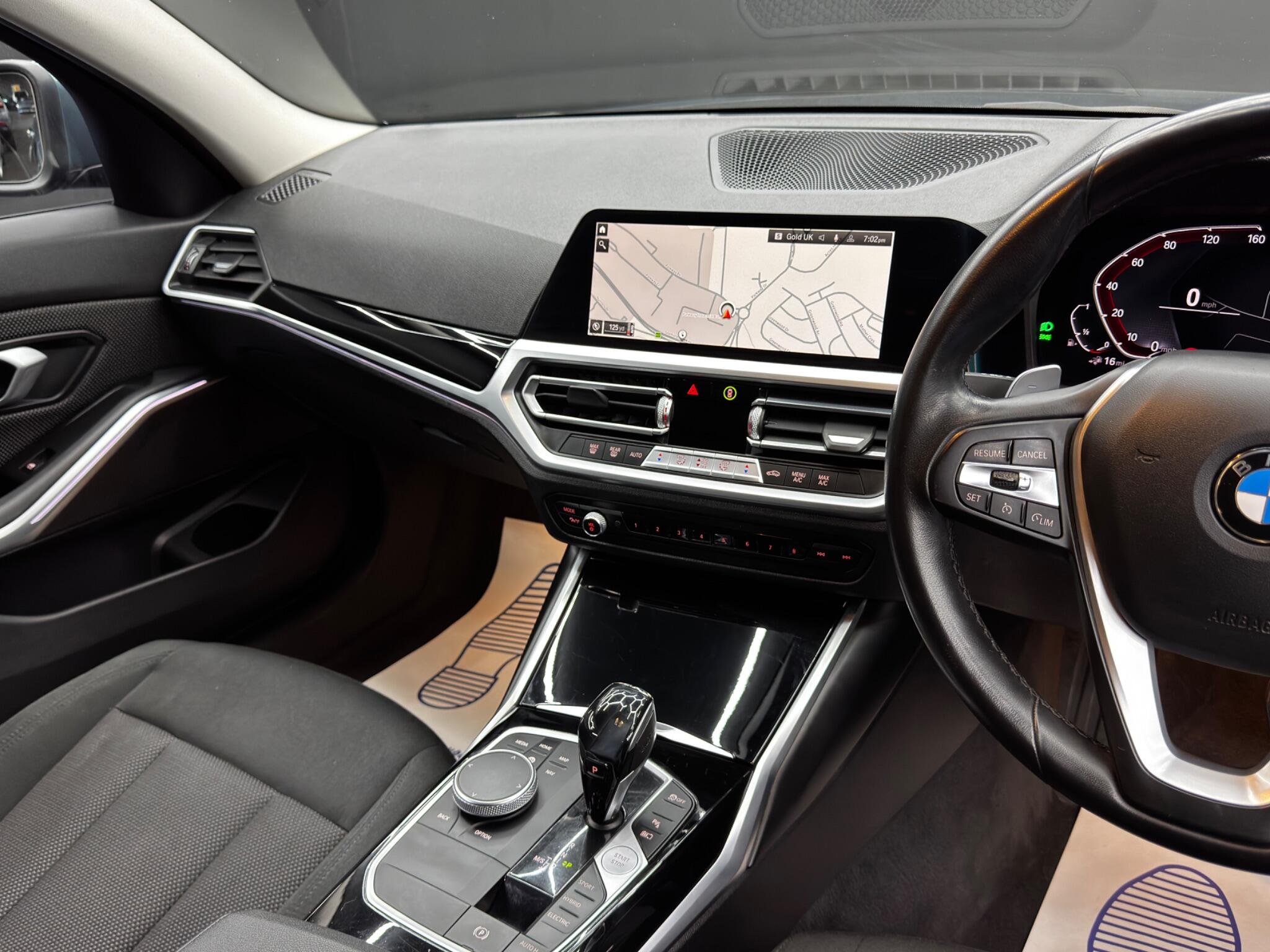 BMW 3 Series view 21