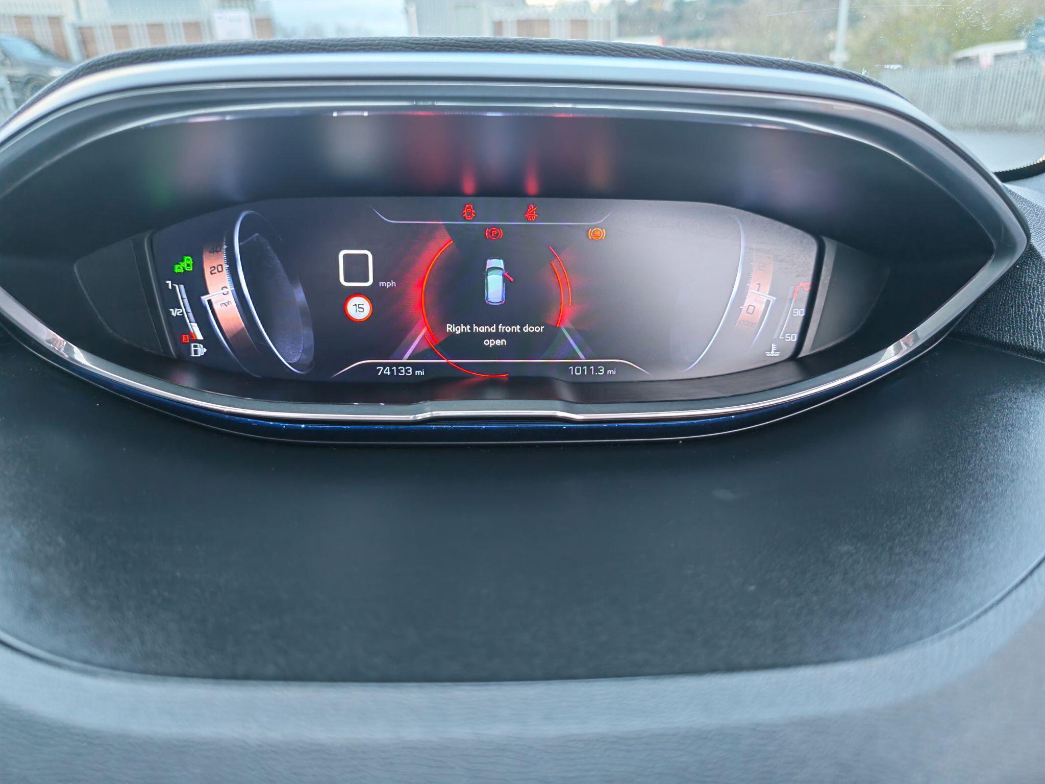 Peugeot 3008 view 13