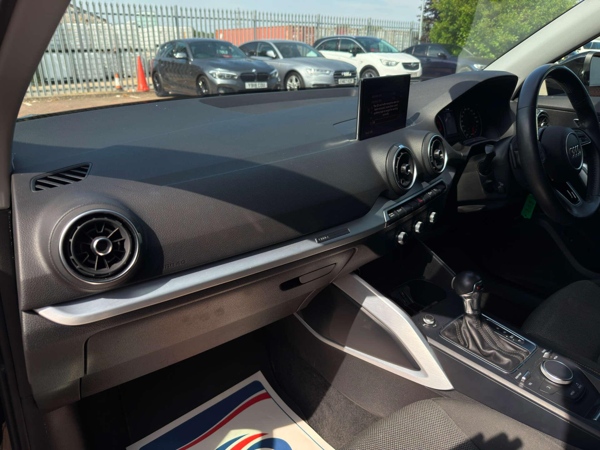 Audi Q2 view 43