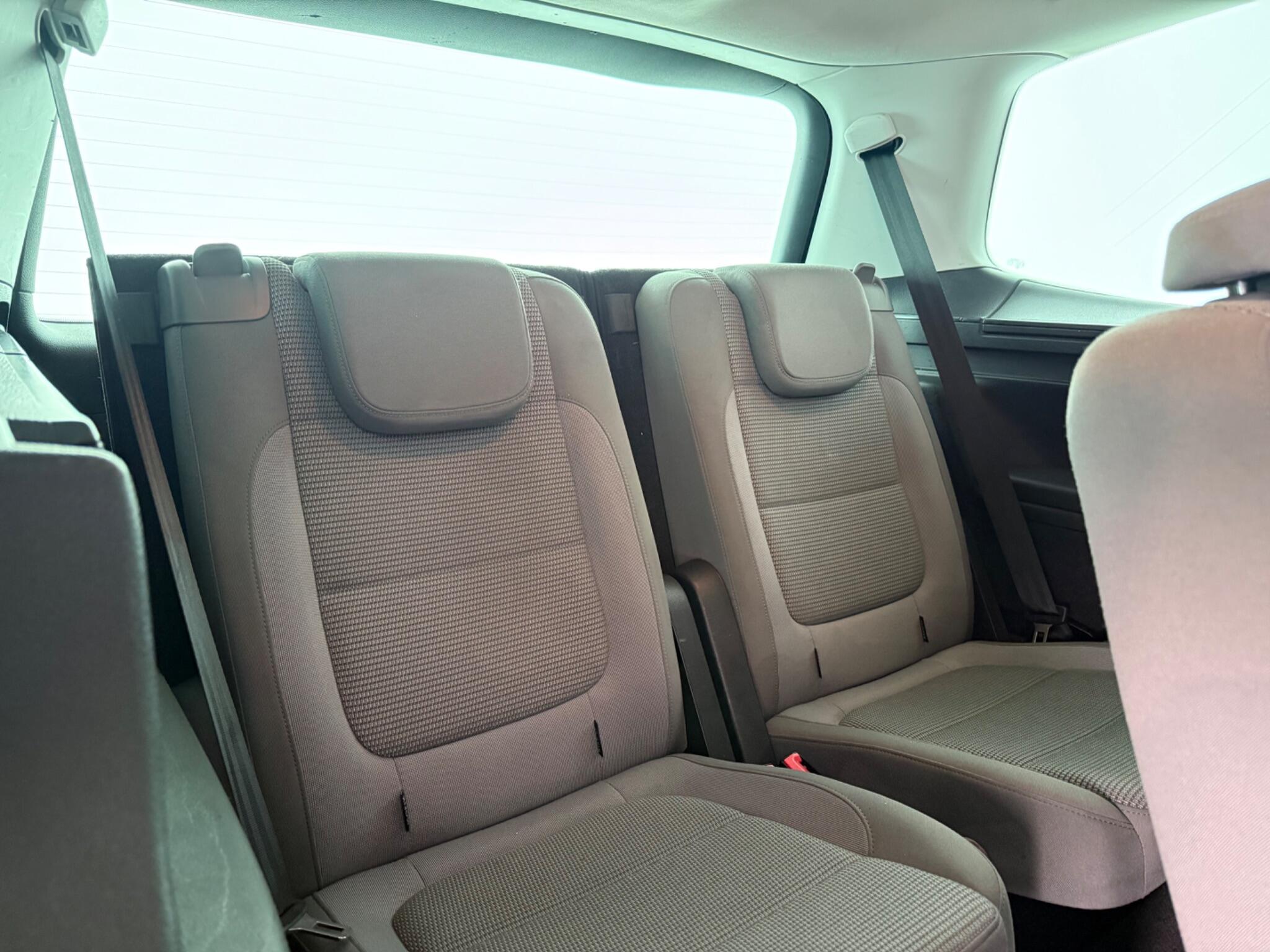Volkswagen Sharan view 32