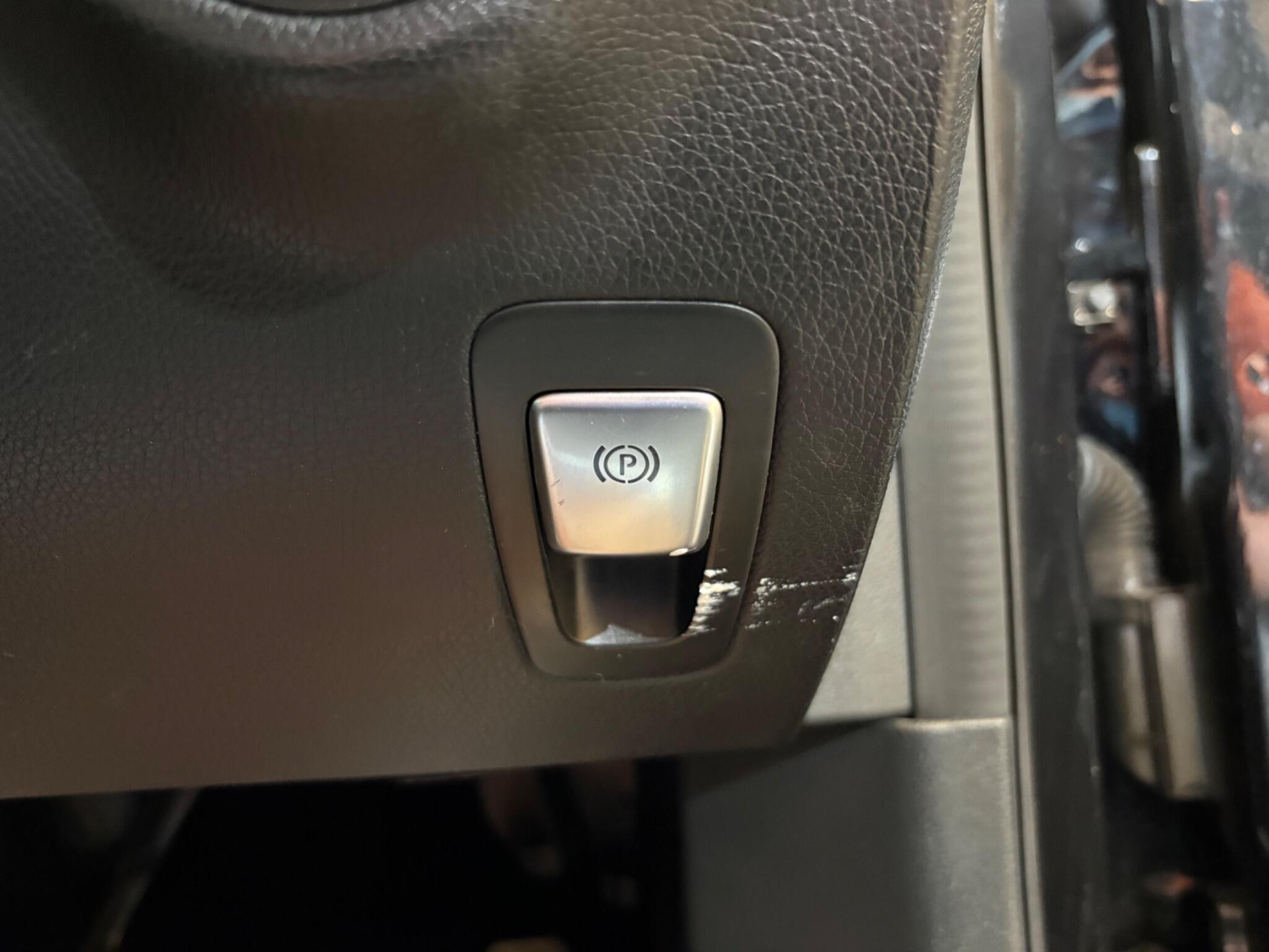 Mercedes-Benz C Class view 24