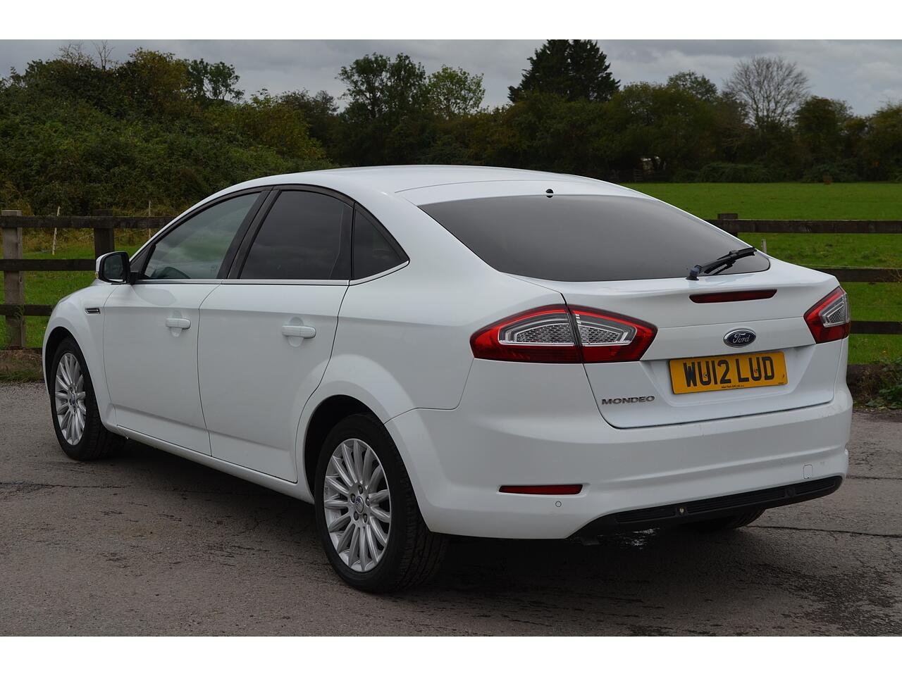 Ford Mondeo view 6