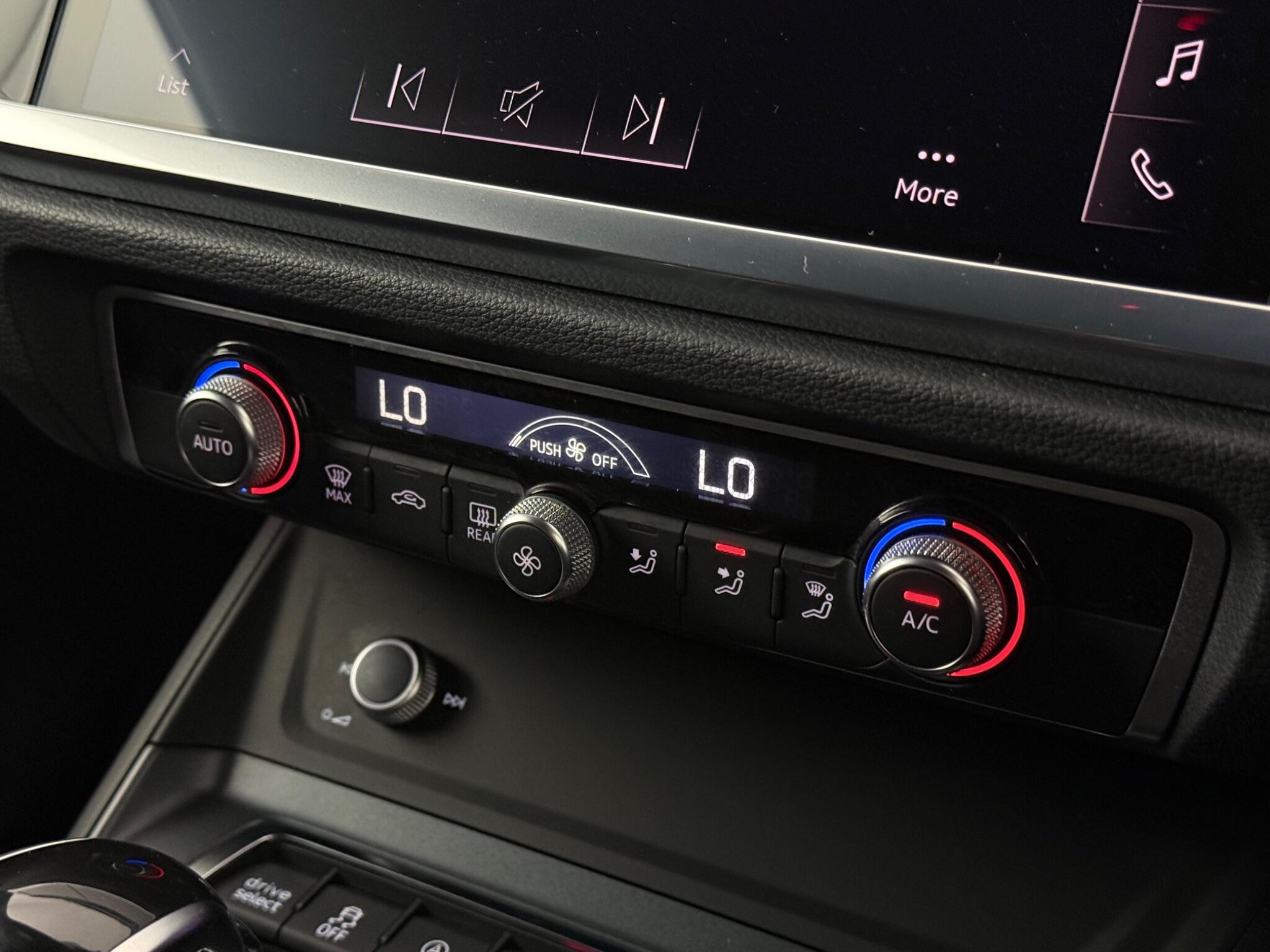 Audi Q3 view 18