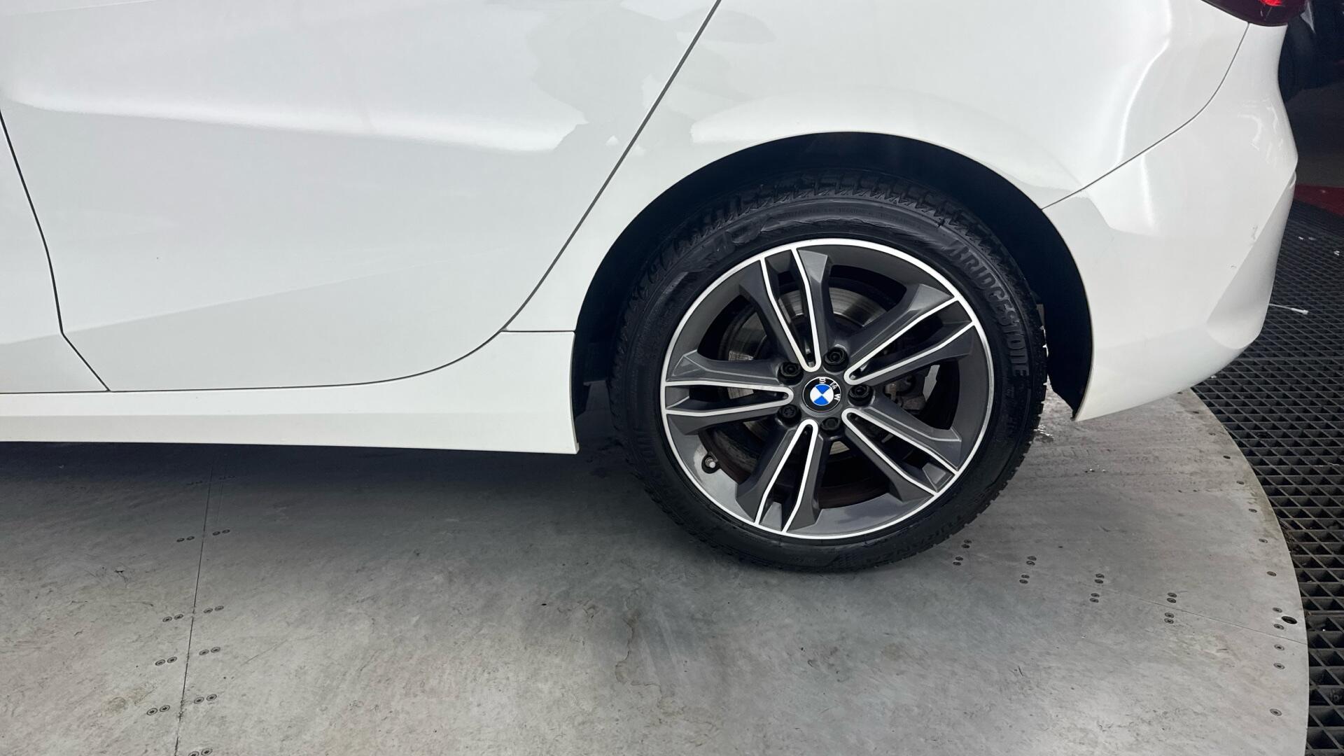 BMW 1 Series view 25
