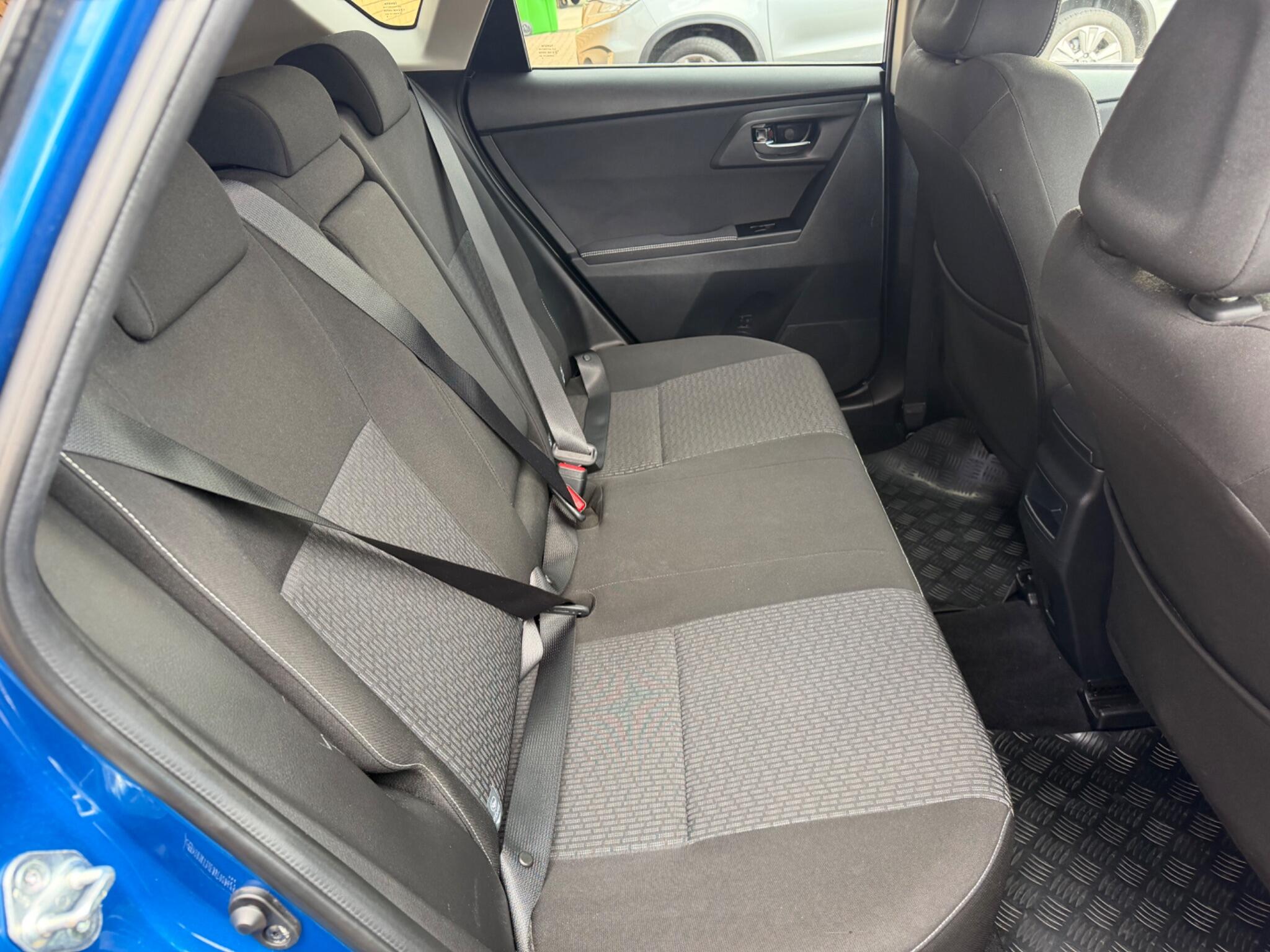 Toyota Auris view 6