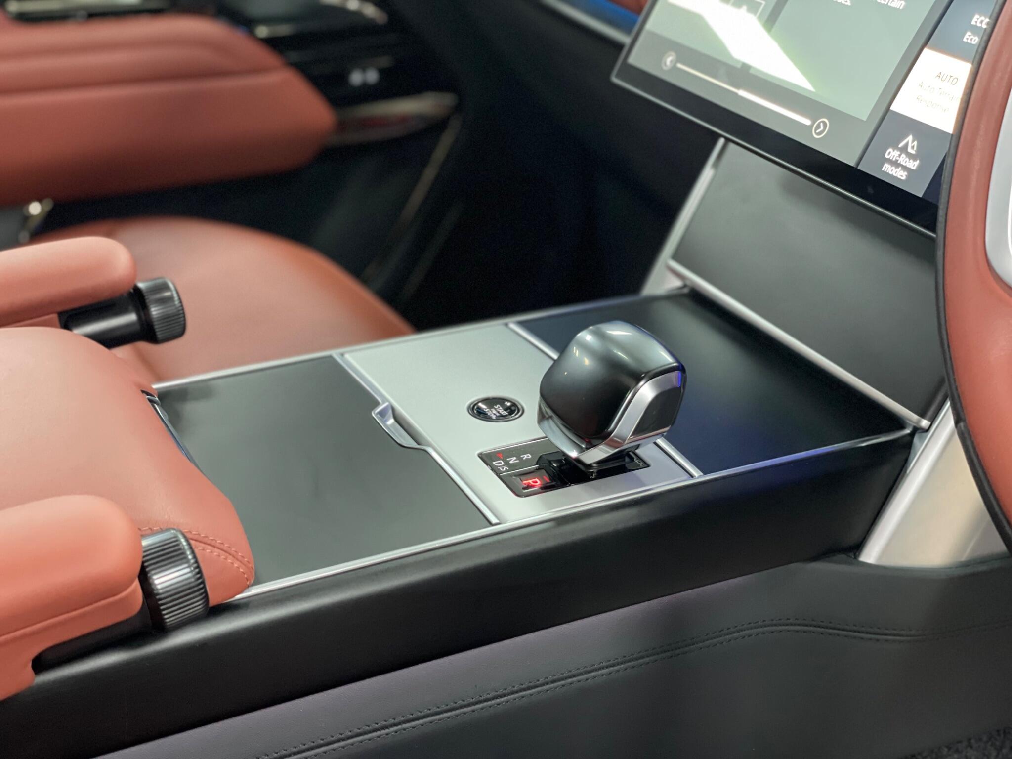 Land Rover Range Rover view 15