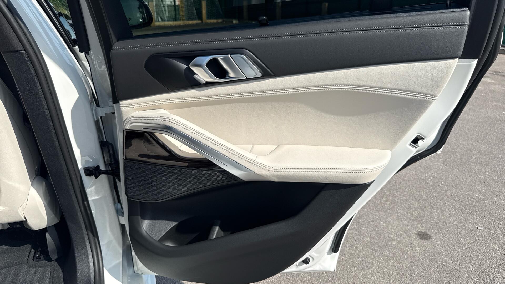 BMW X6 view 49