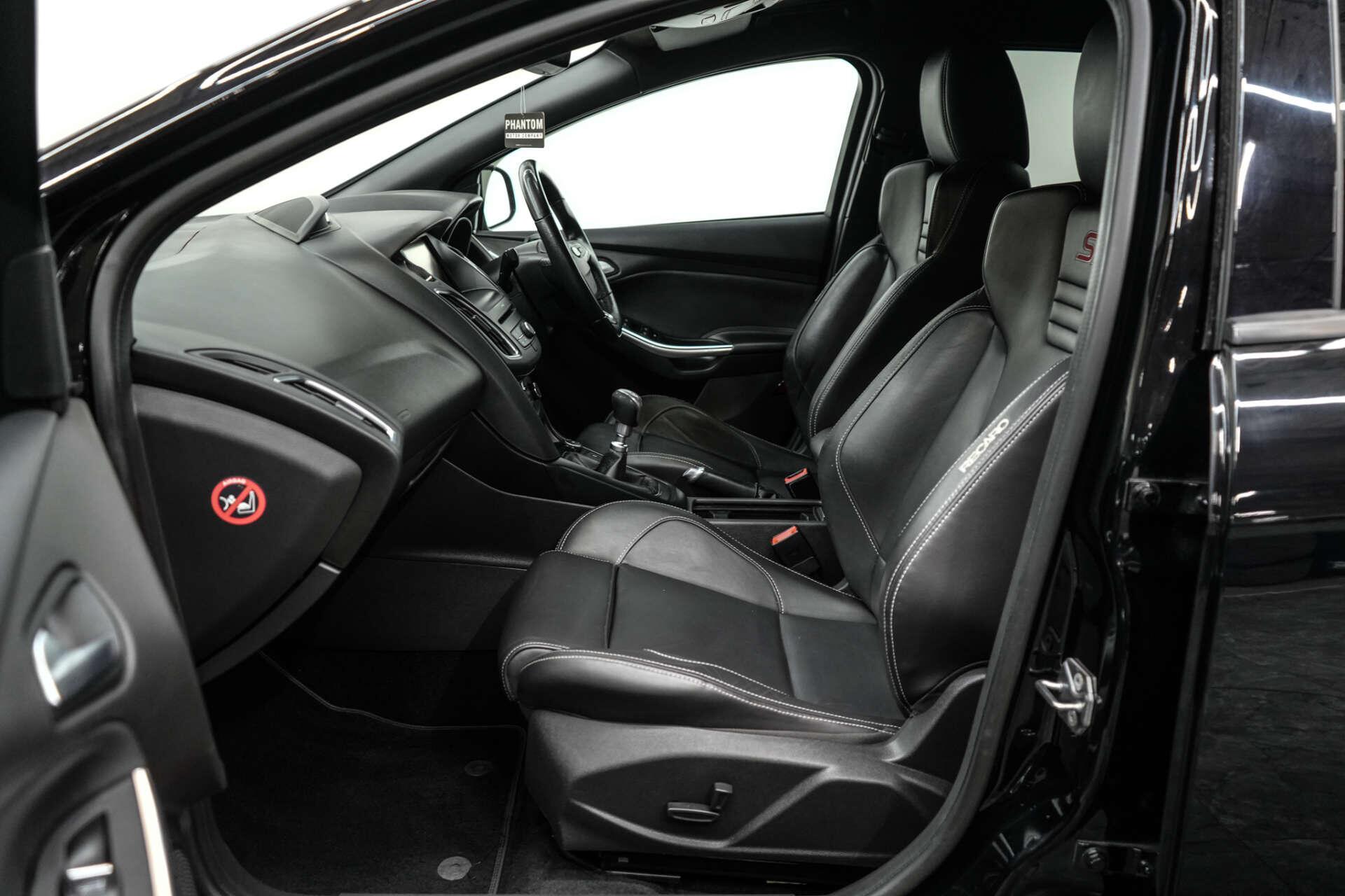 Ford Focus view 17