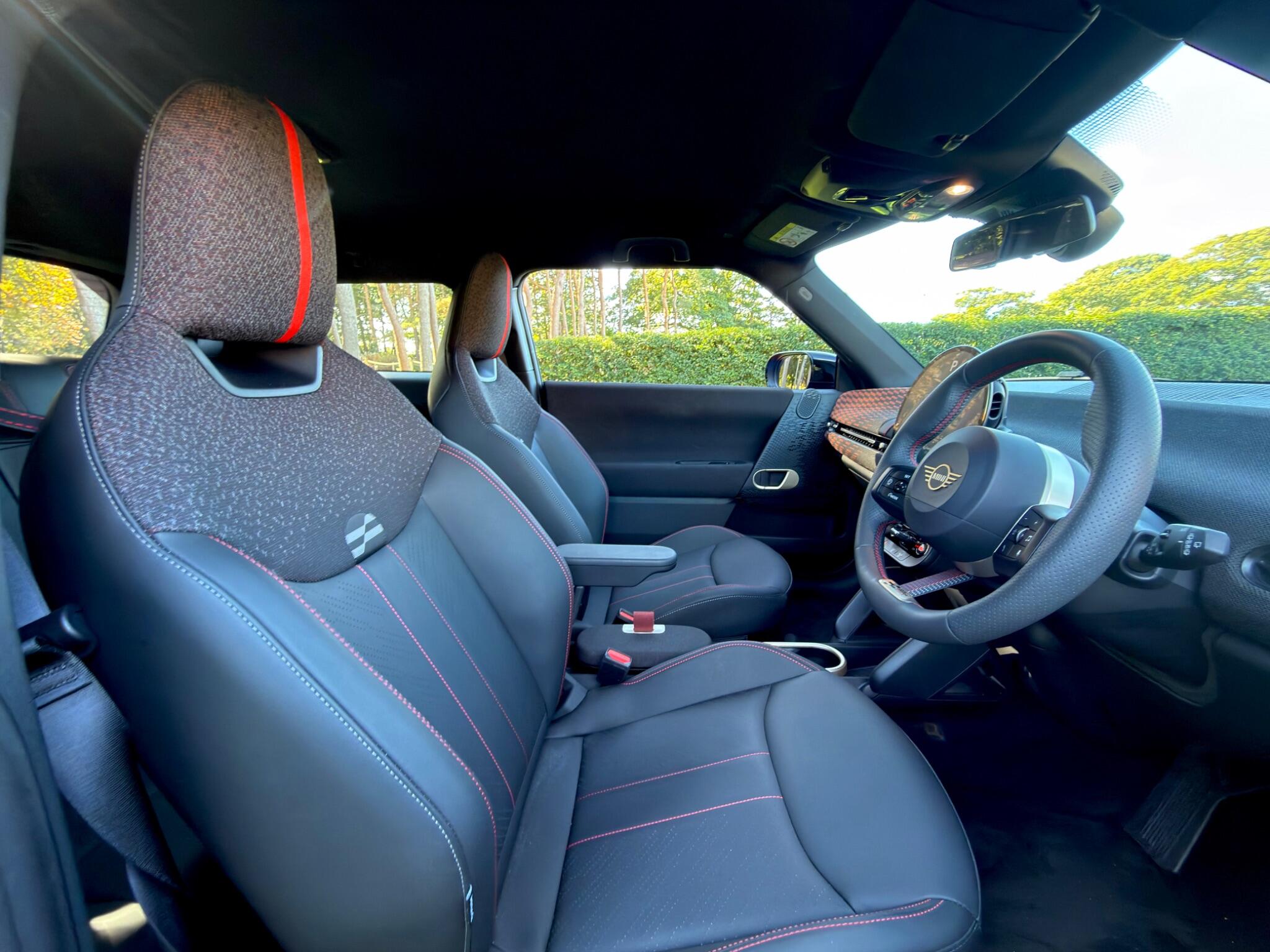 Mini Hatch view 6