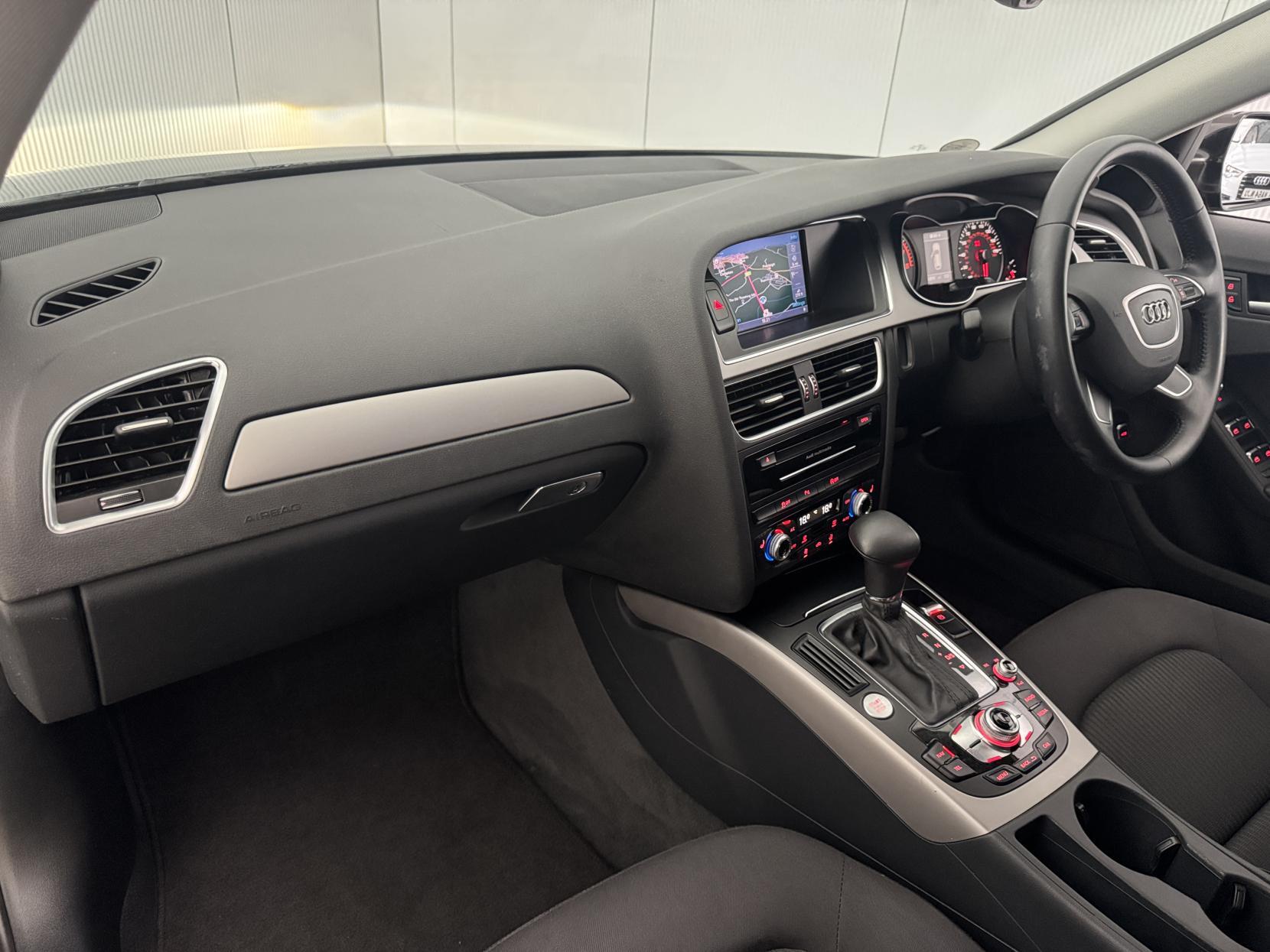 Audi A4 Avant view 52