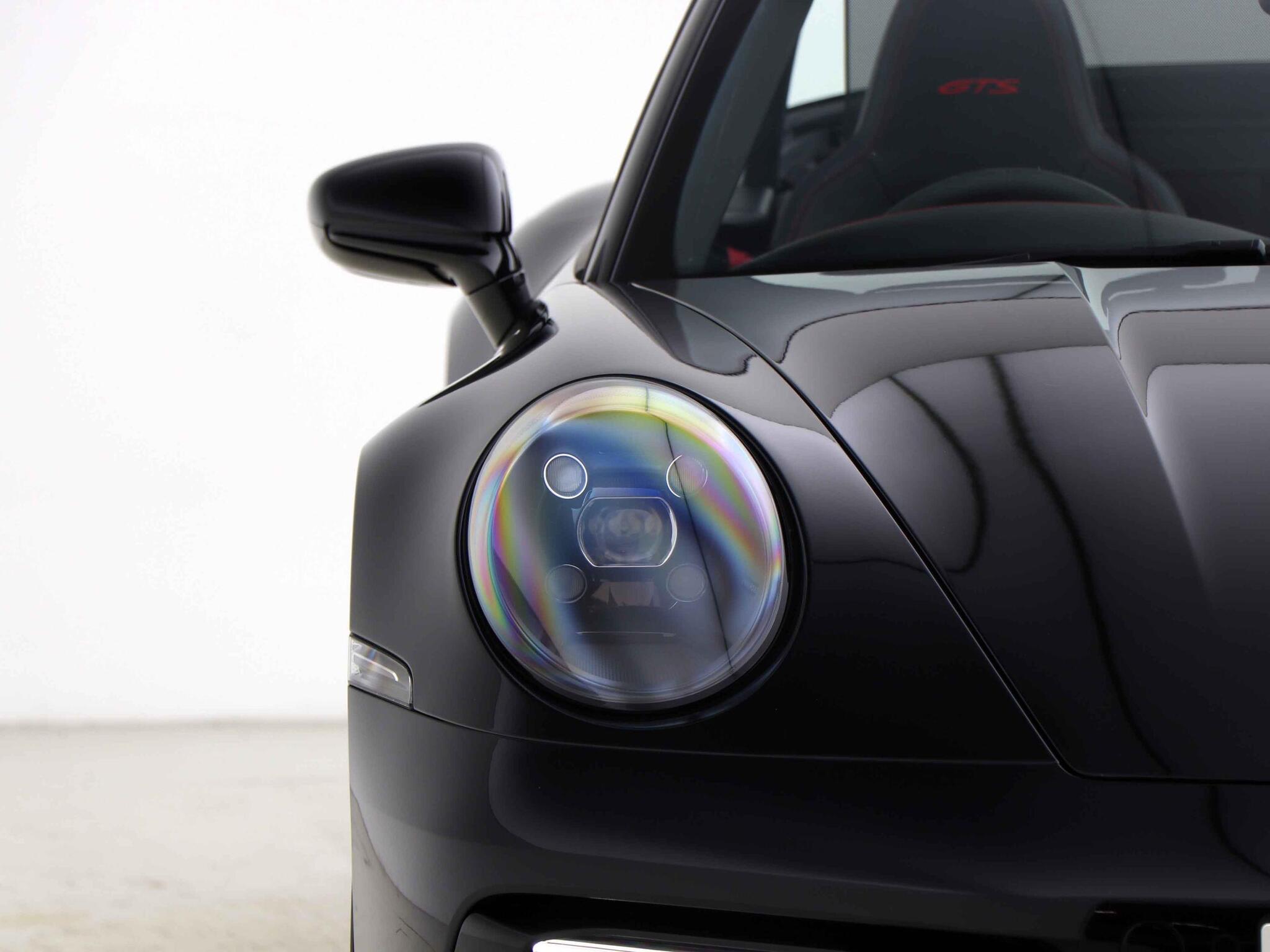 Porsche 911 view 9