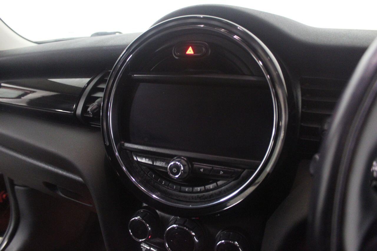 Mini Hatch view 37
