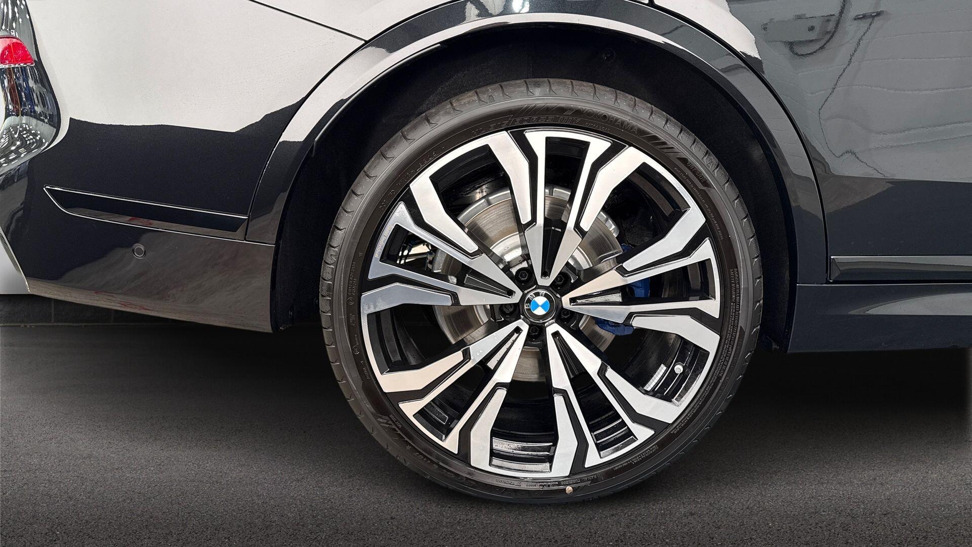BMW X7 view 14