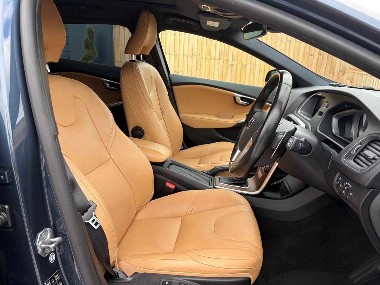 Volvo V40 Cross Country view 12