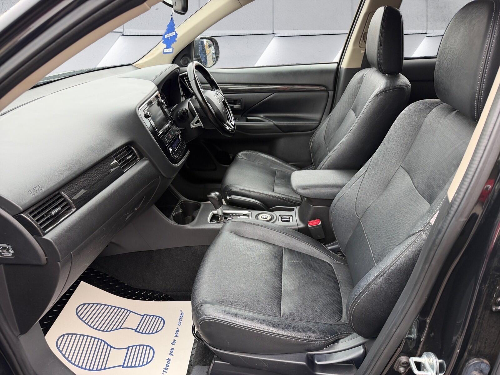 Mitsubishi Outlander view 15
