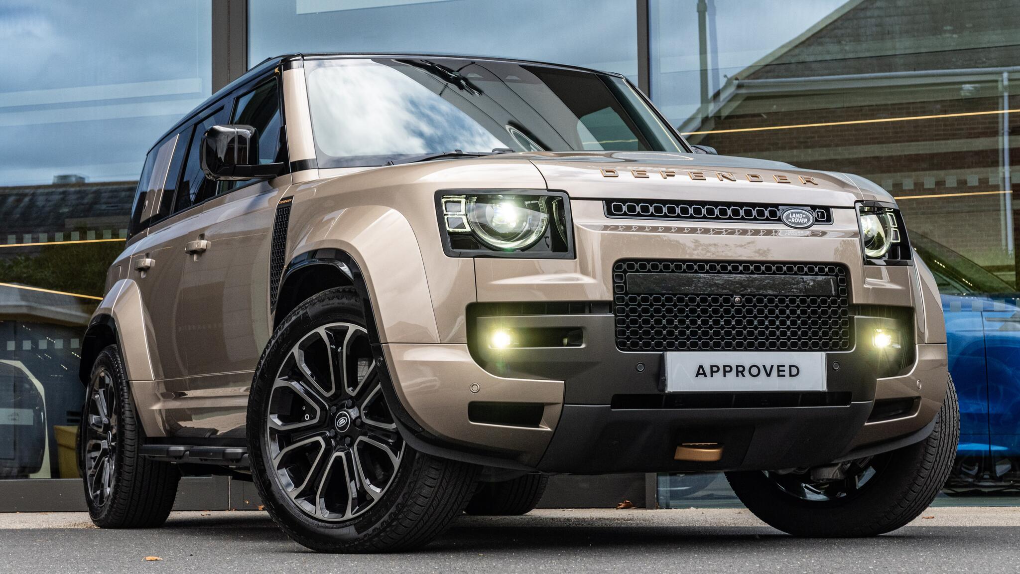 Land Rover Defender view 30