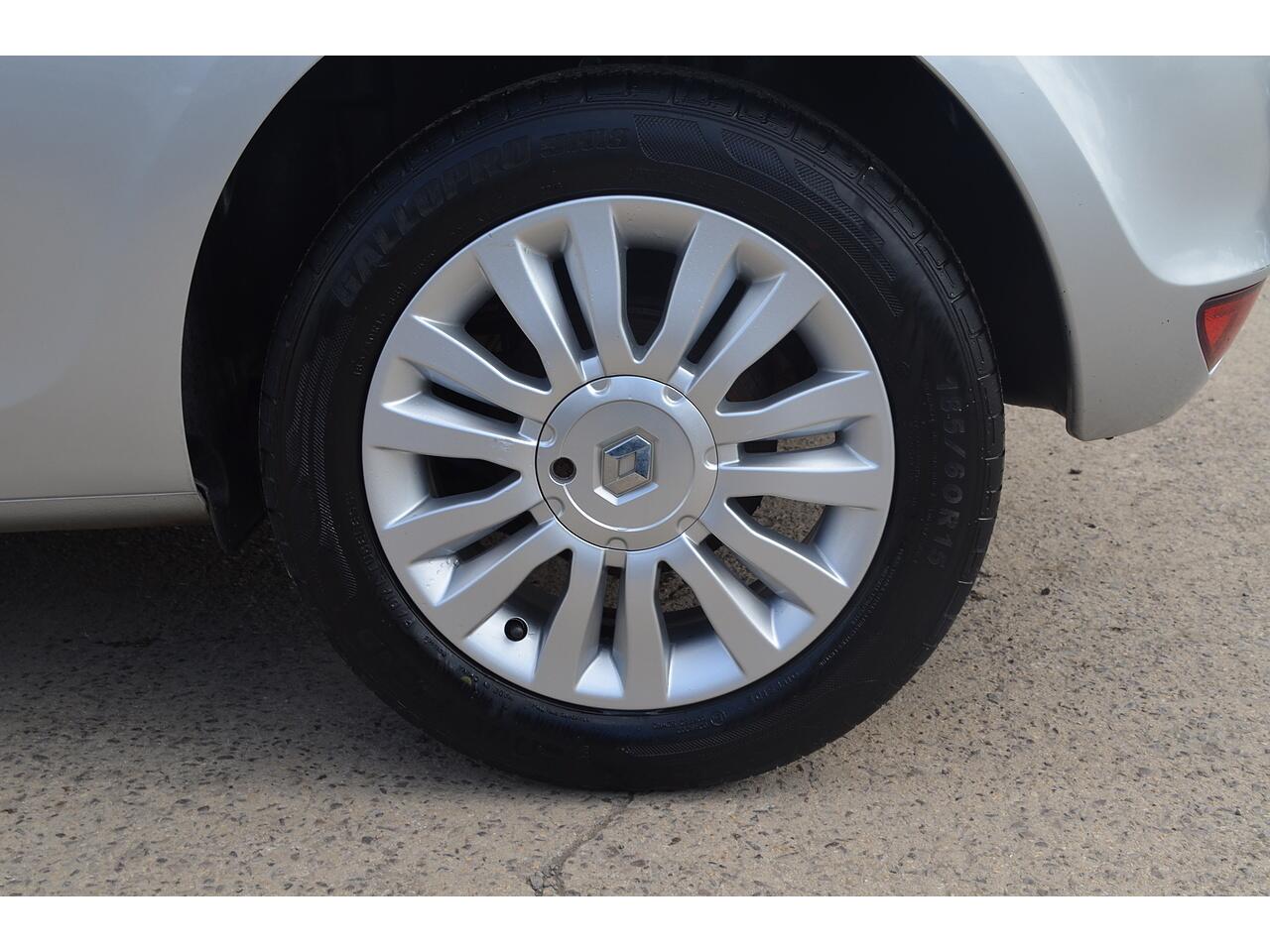 Renault Clio view 23