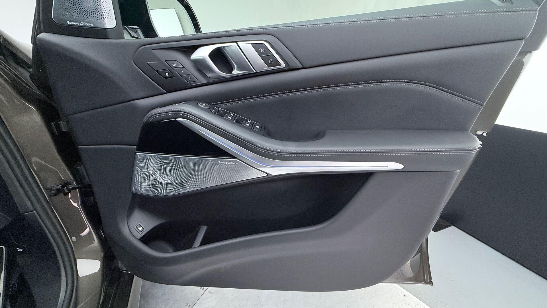 BMW X5 view 21