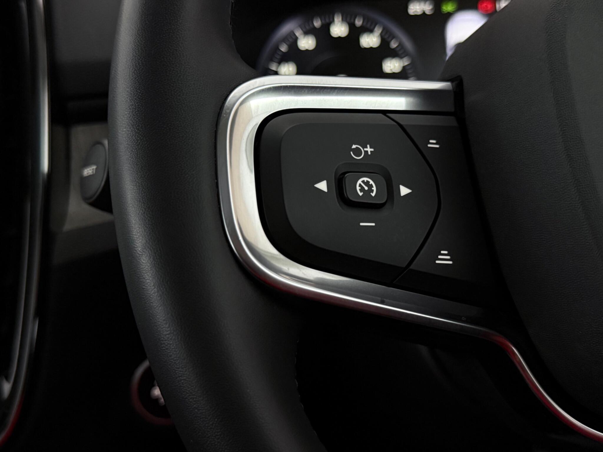 Volvo XC40 view 15