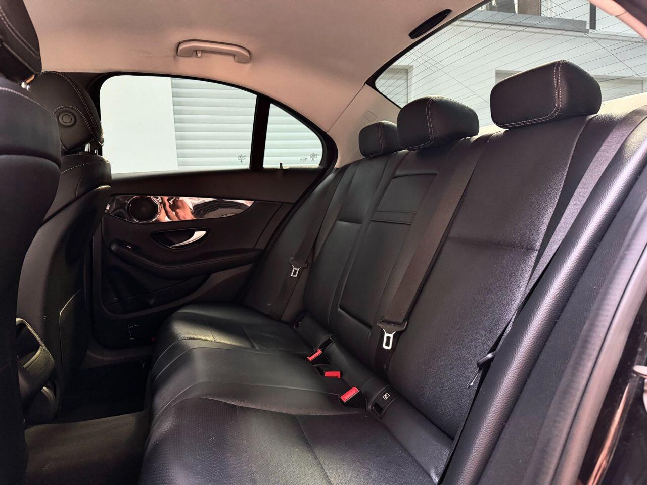 Mercedes-Benz C-Class view 35