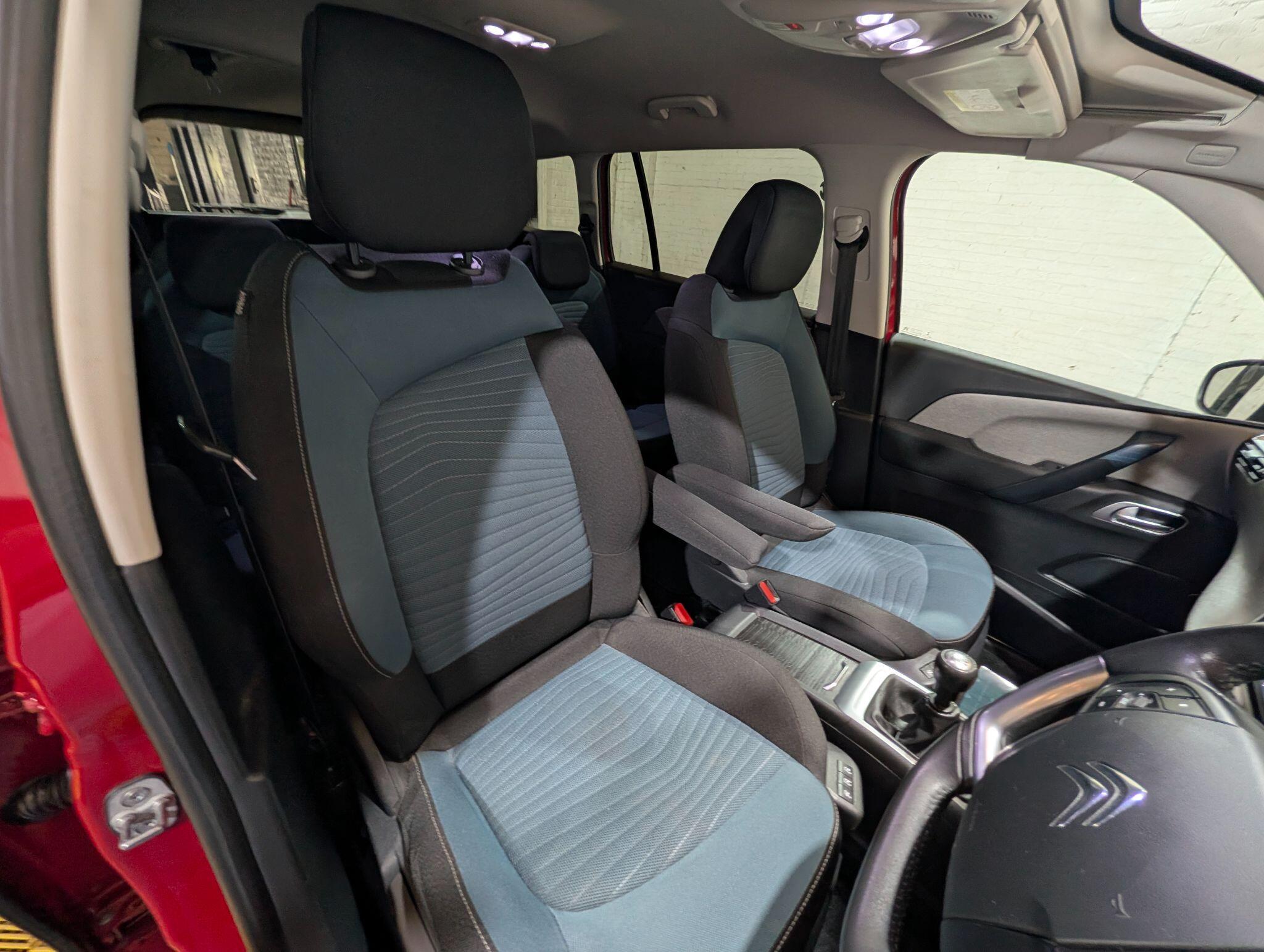Citroen Grand C4 Picasso view 20