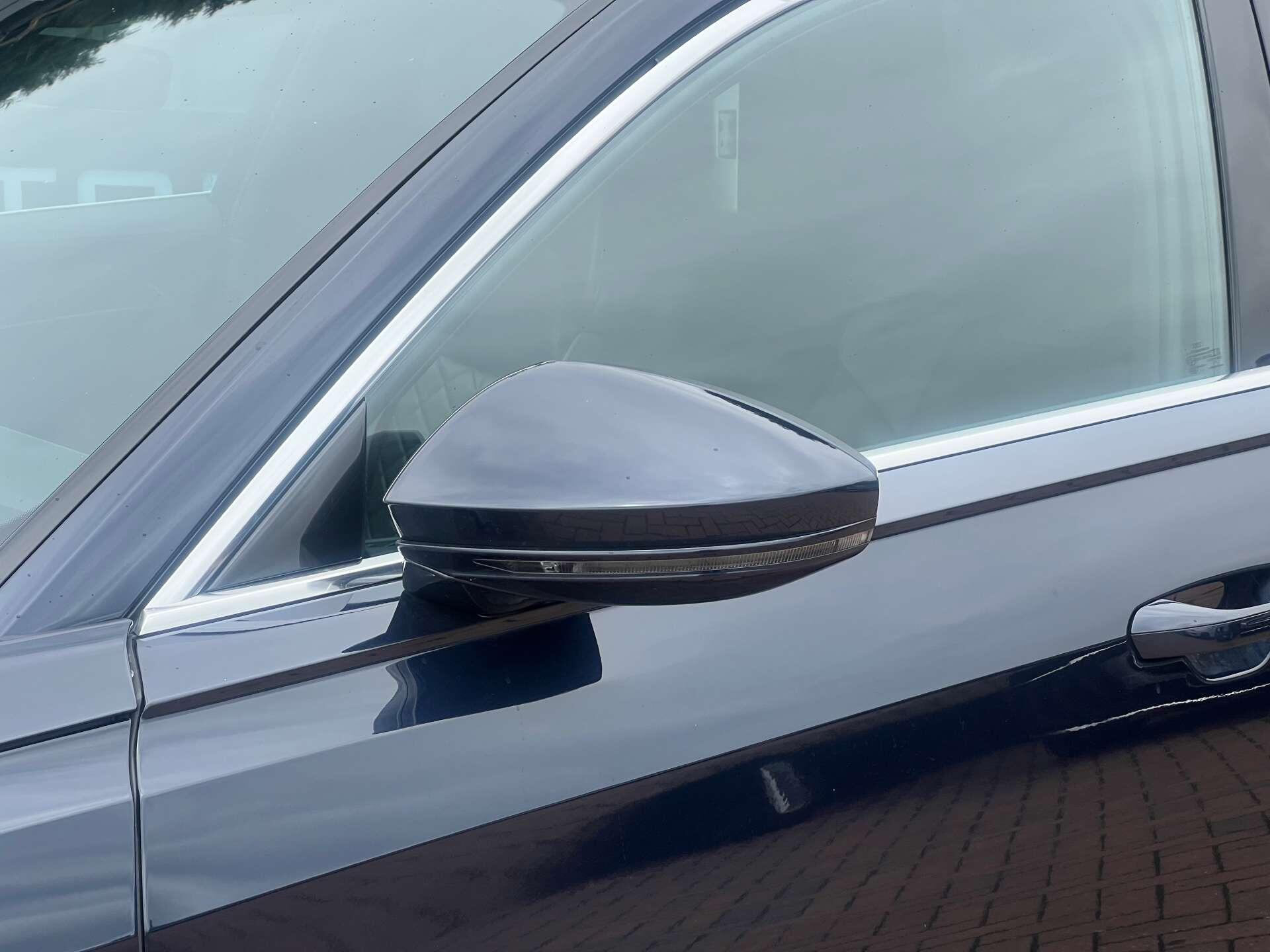 Audi A8 view 16