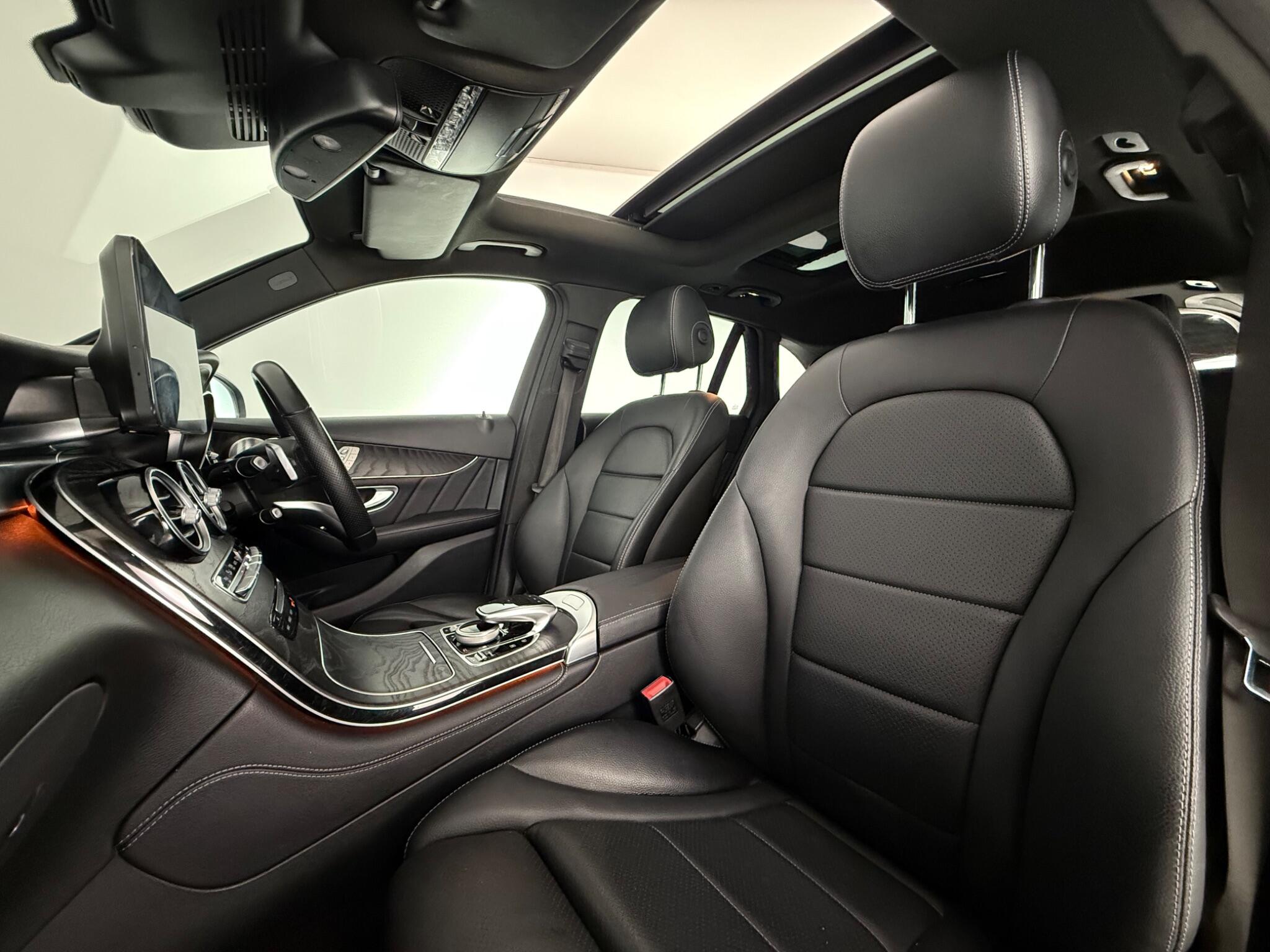 Mercedes-Benz GLC view 32