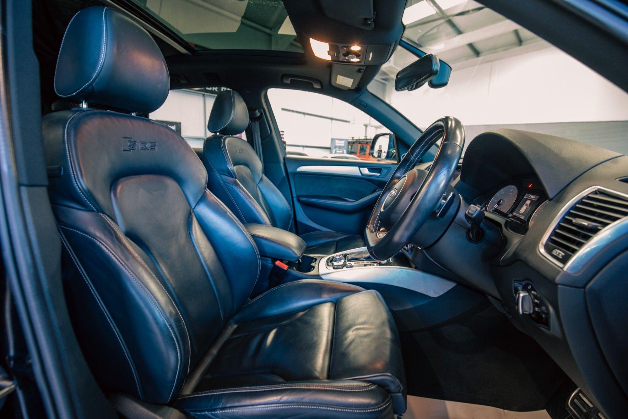 Audi SQ5 view 3