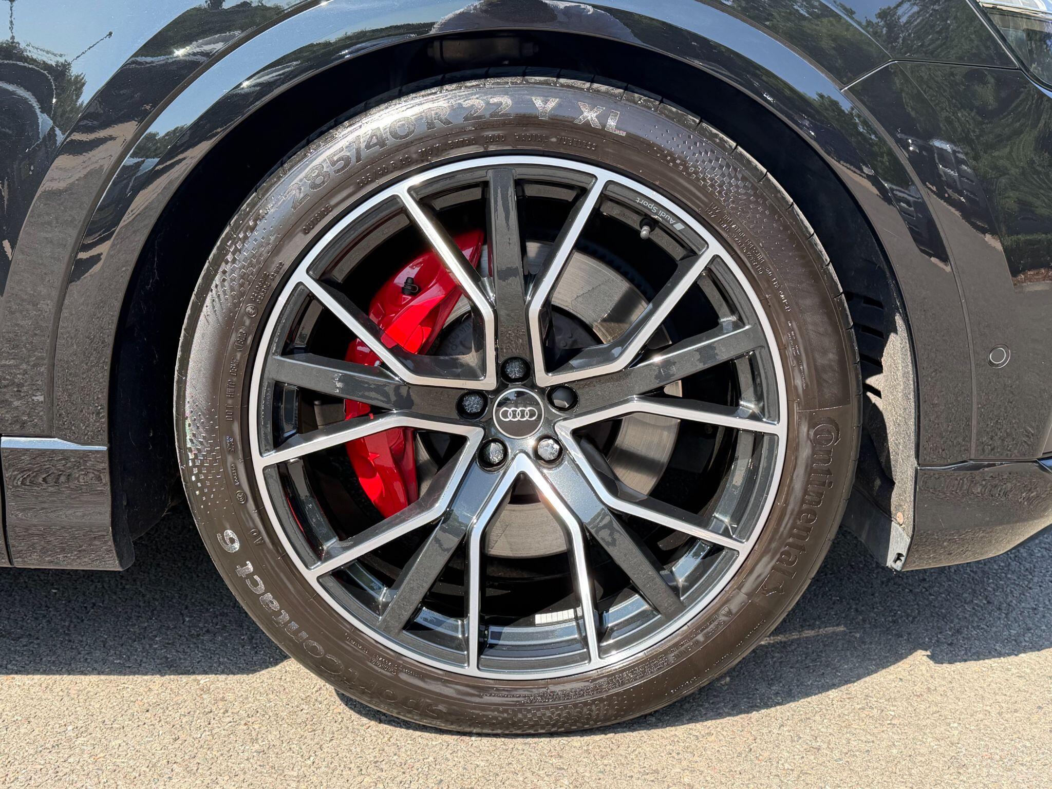 Audi SQ8 view 17