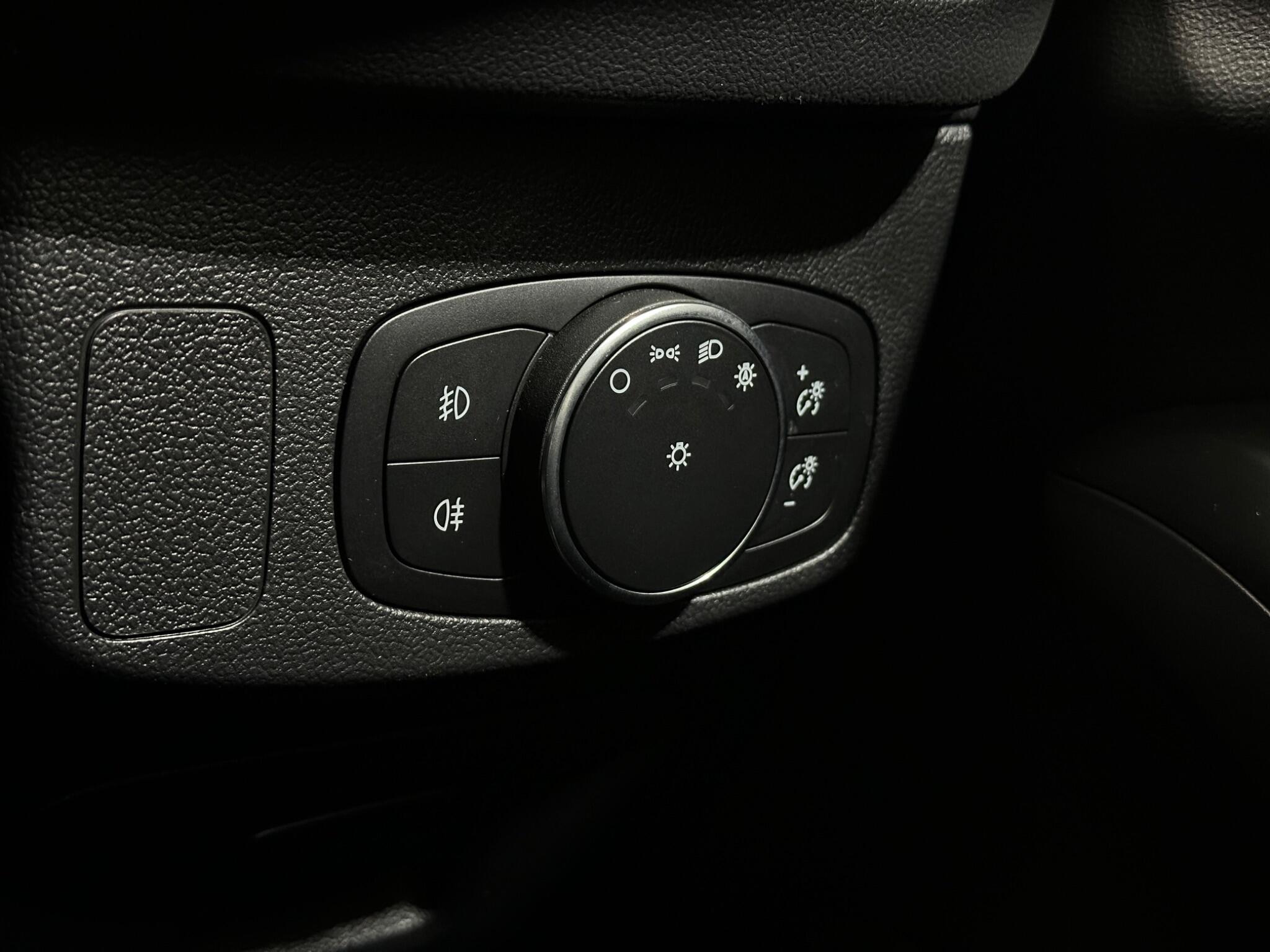 Ford Focus view 18