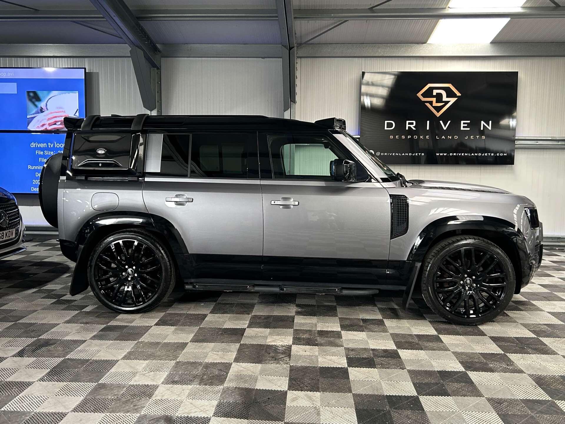 Land Rover Defender 110 view 14