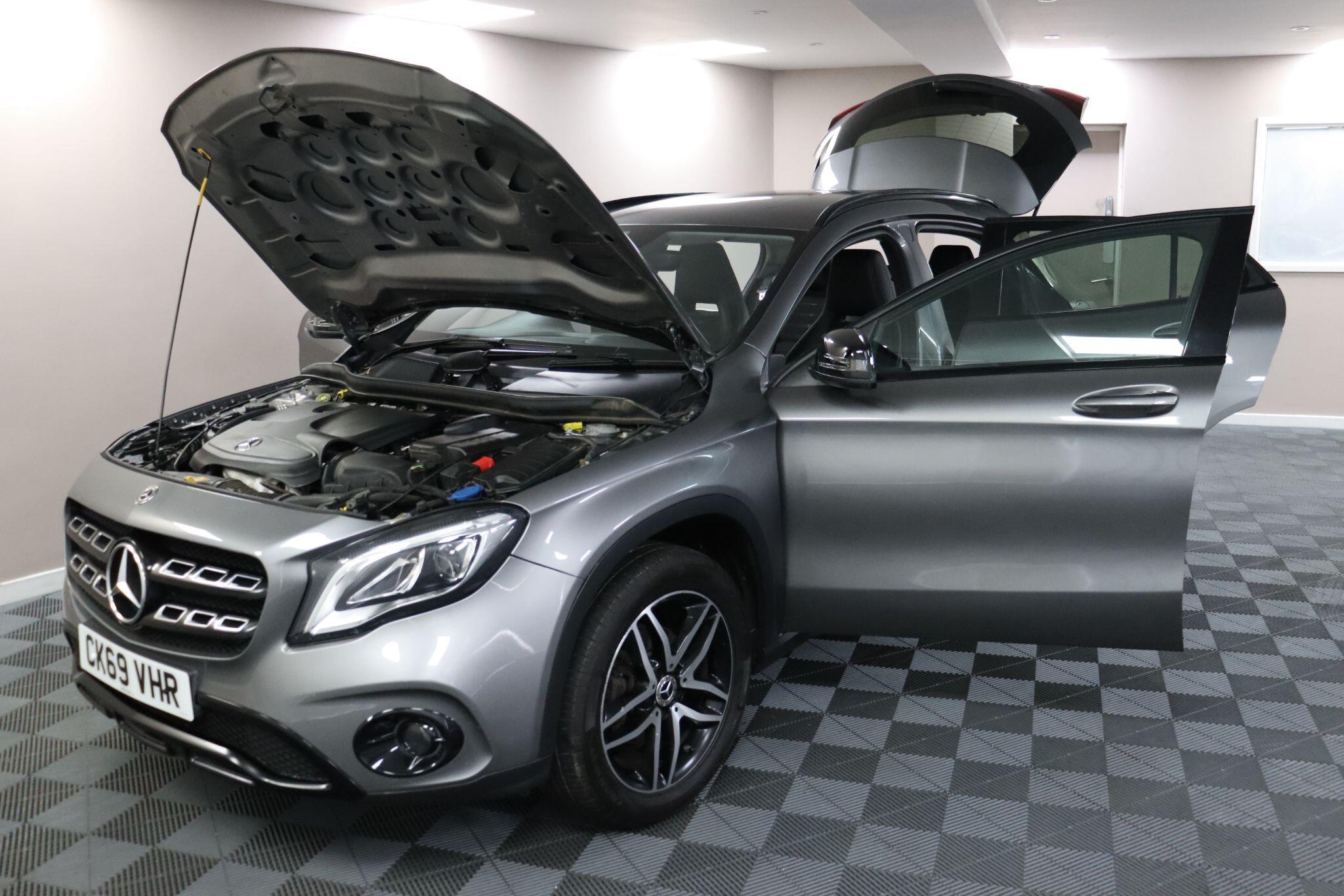 Mercedes-Benz Gla view 16