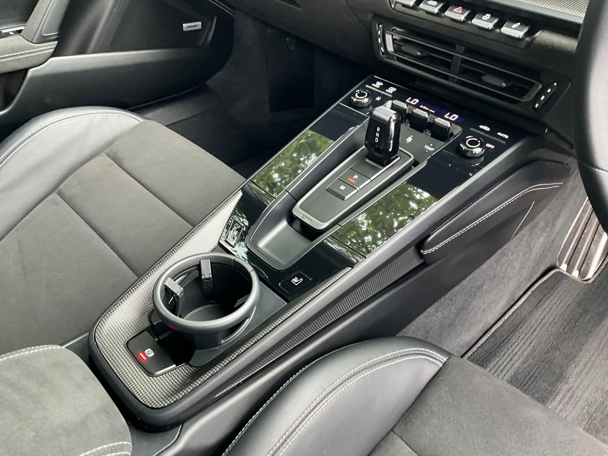 Porsche 911 view 7