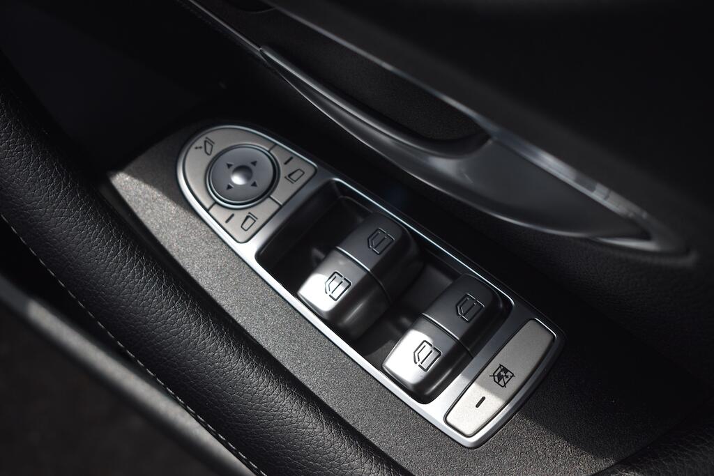 Mercedes-Benz E Class view 46