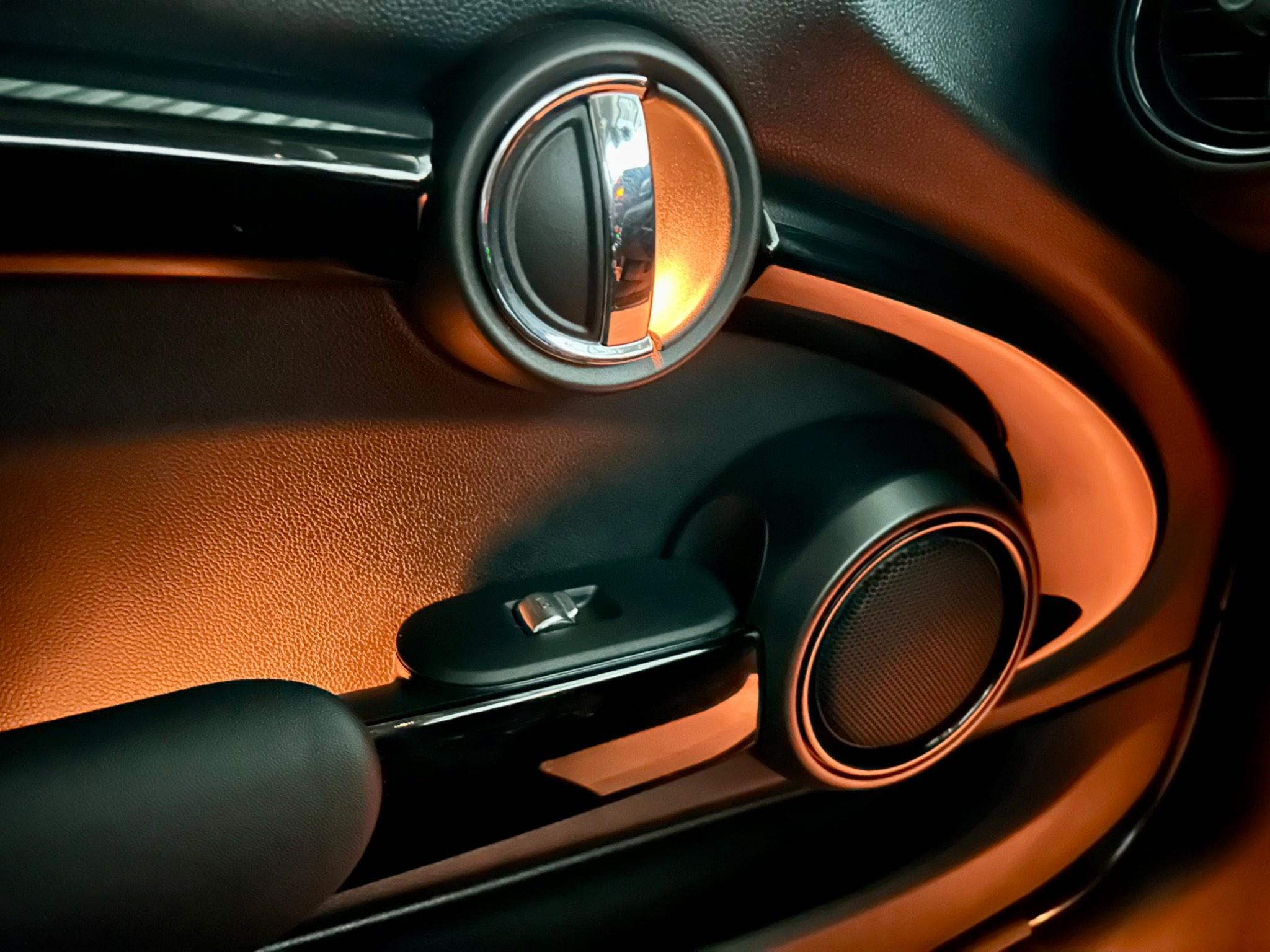 Mini Hatch view 32