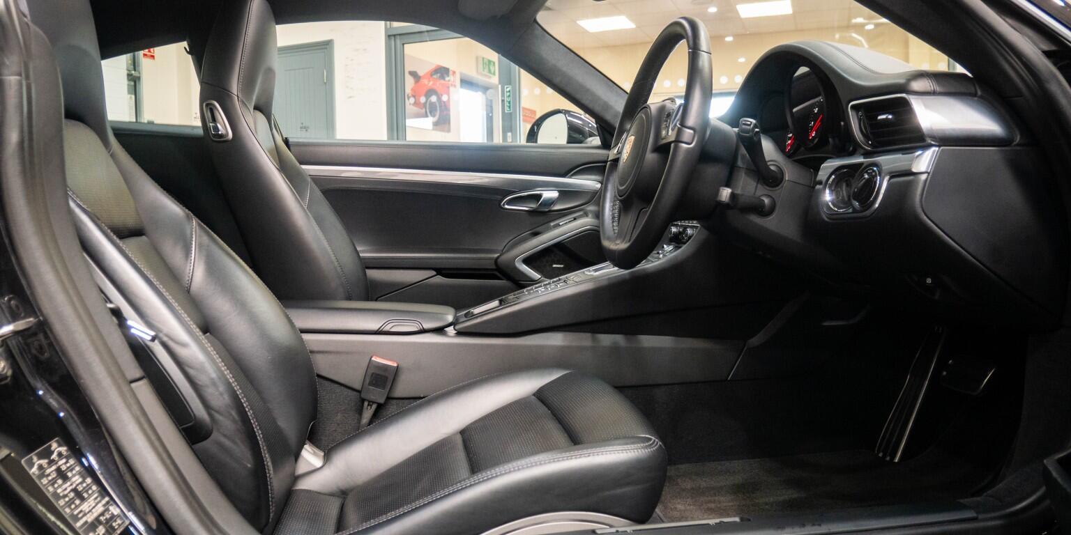 Porsche 911 view 14