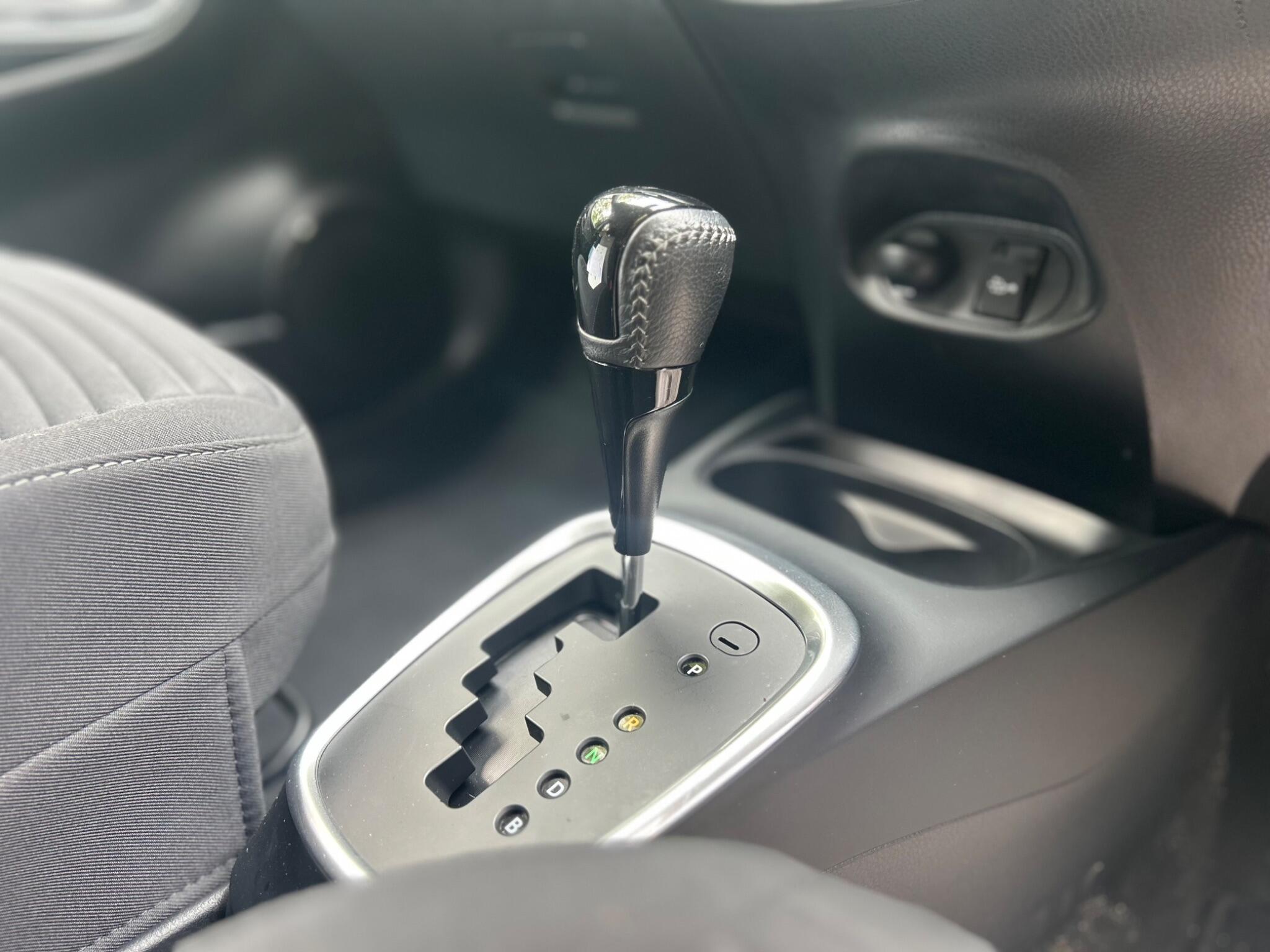 Toyota Yaris view 4
