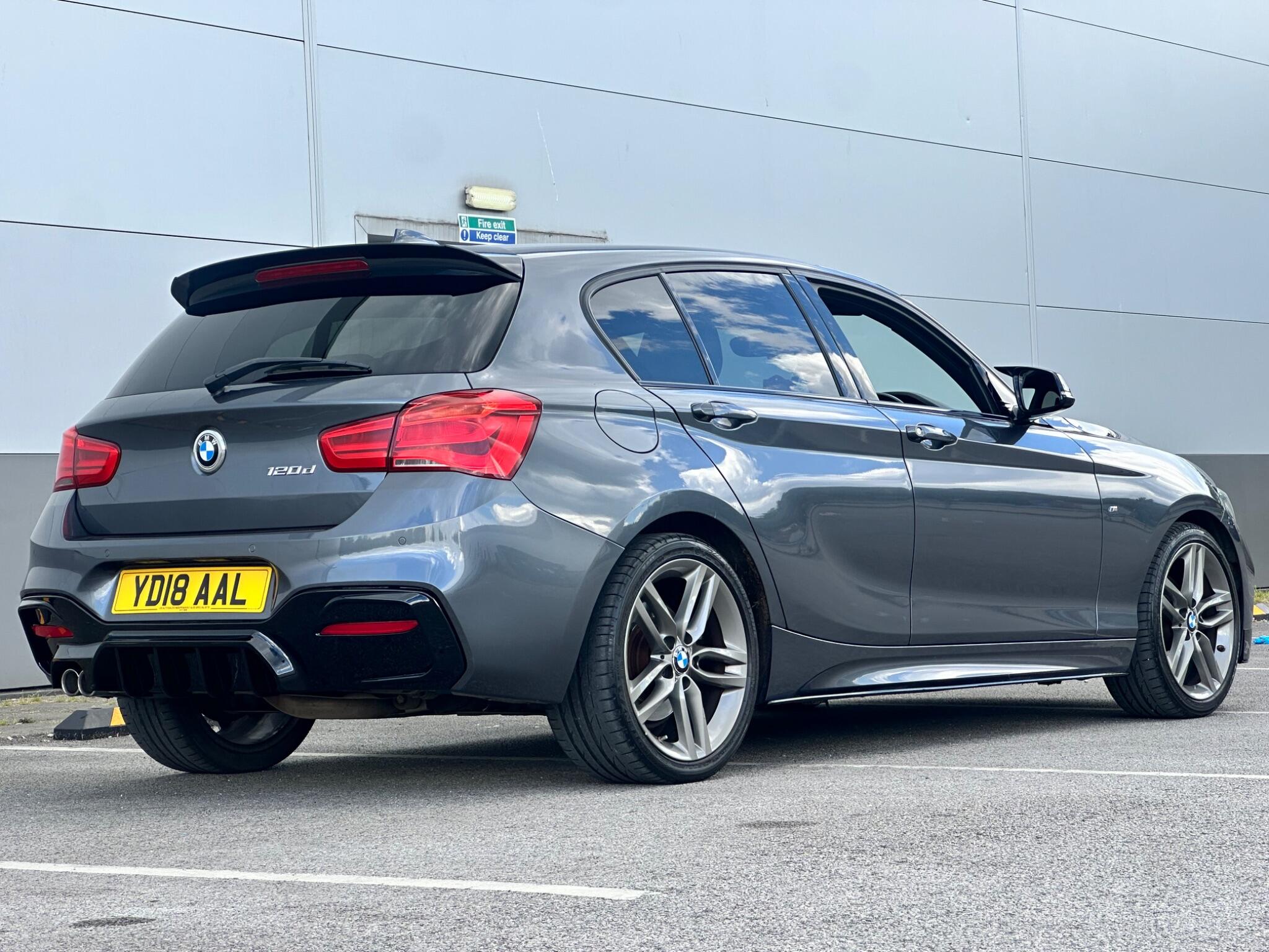 BMW 1 Series view 10