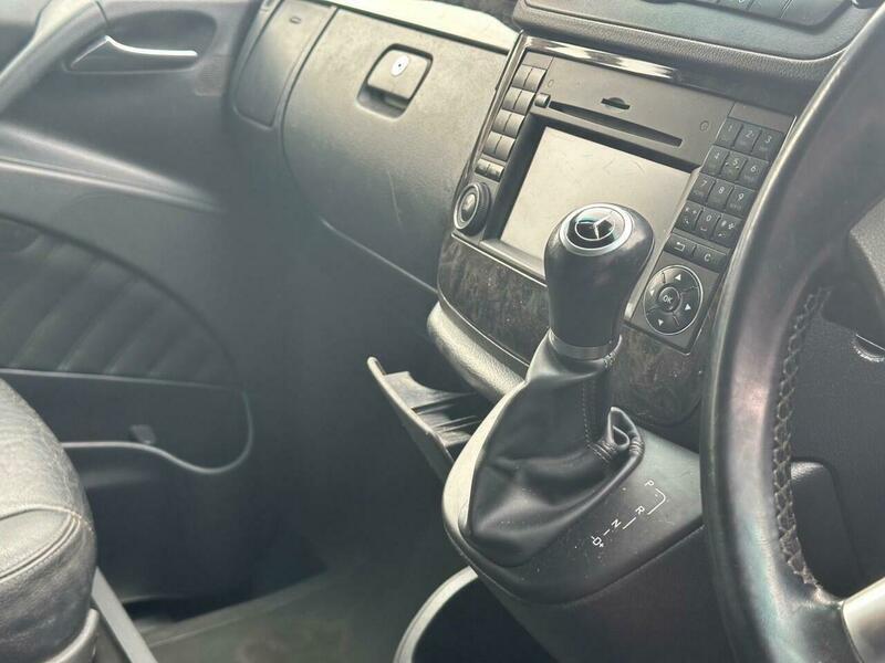 Mercedes-Benz Viano view 14