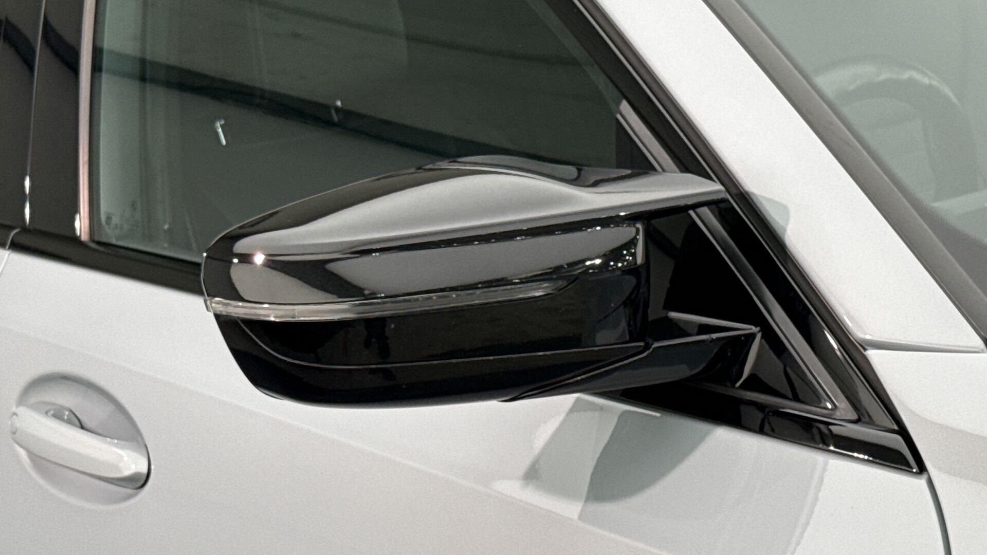 BMW 3 Series view 27