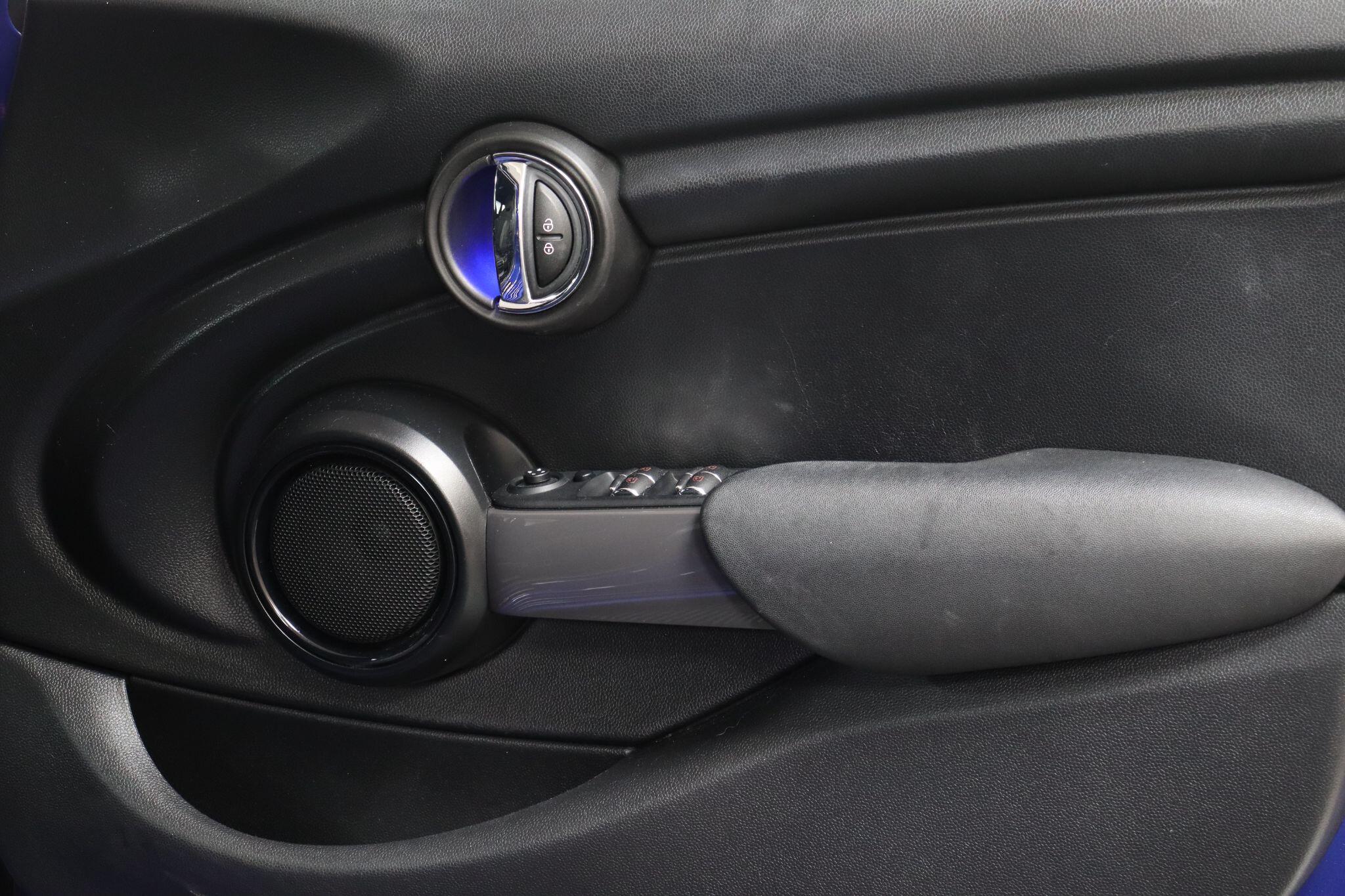 Mini Hatch view 36