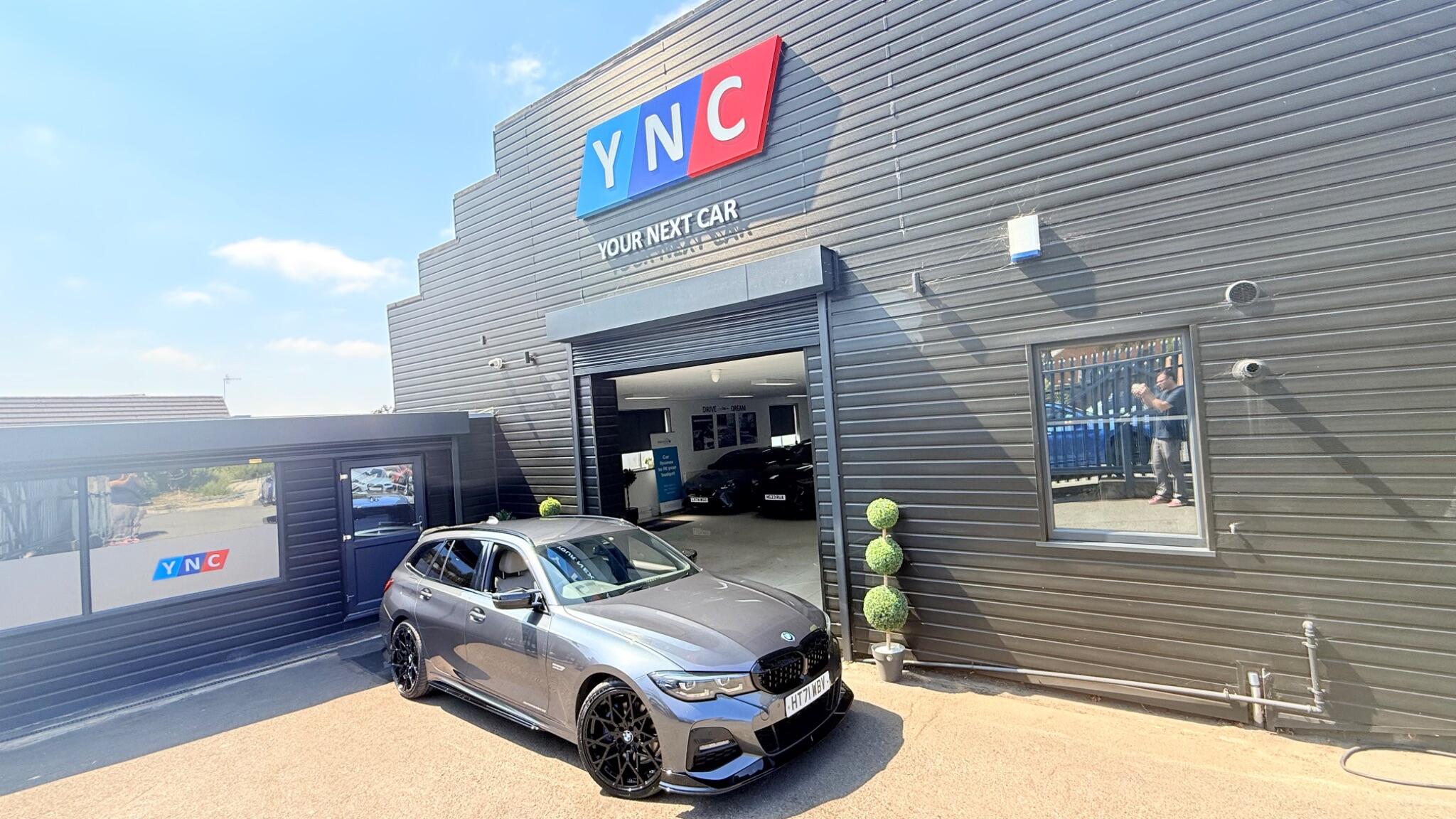 BMW 3 Series view 15