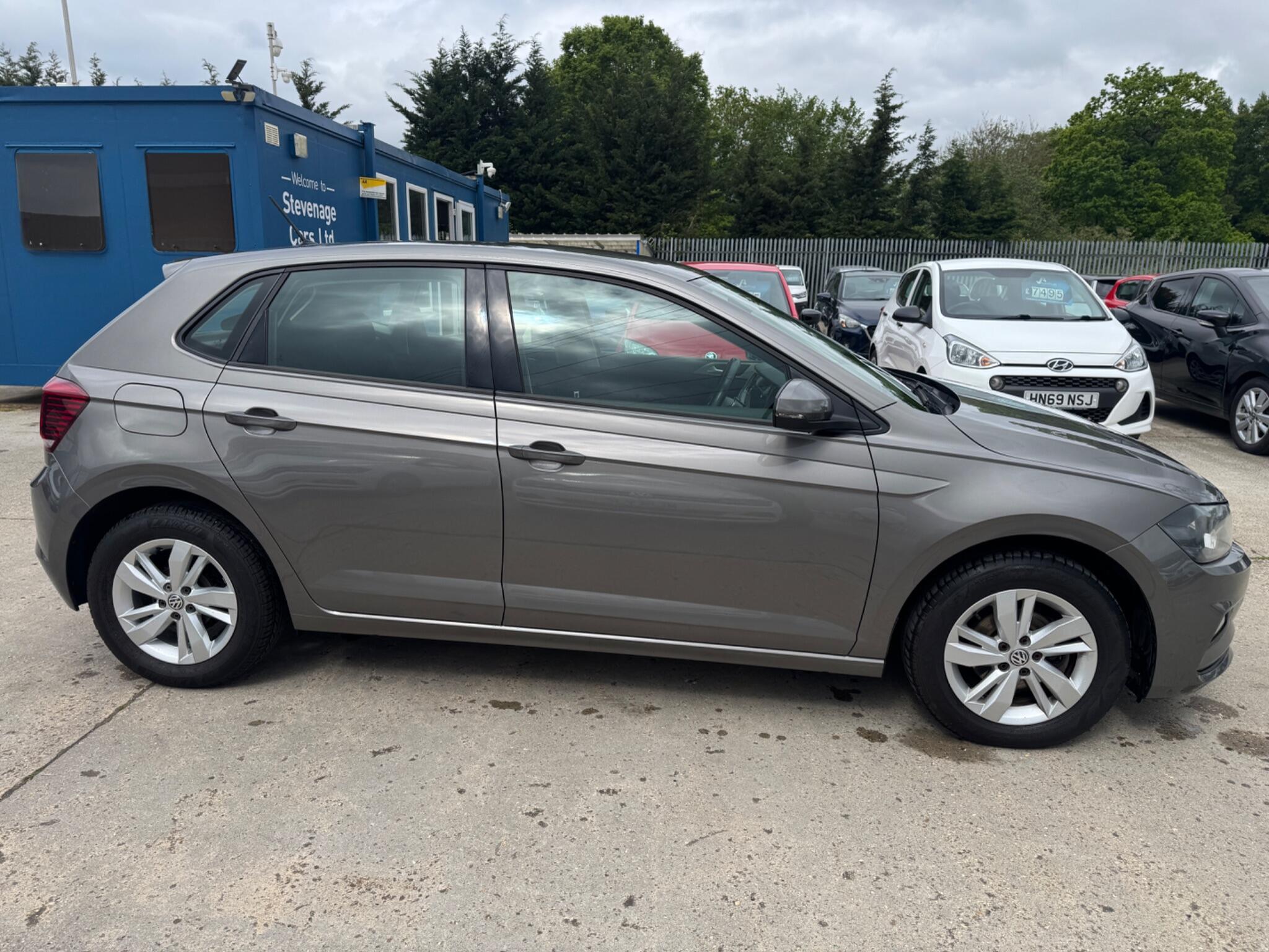 Volkswagen Polo view 9