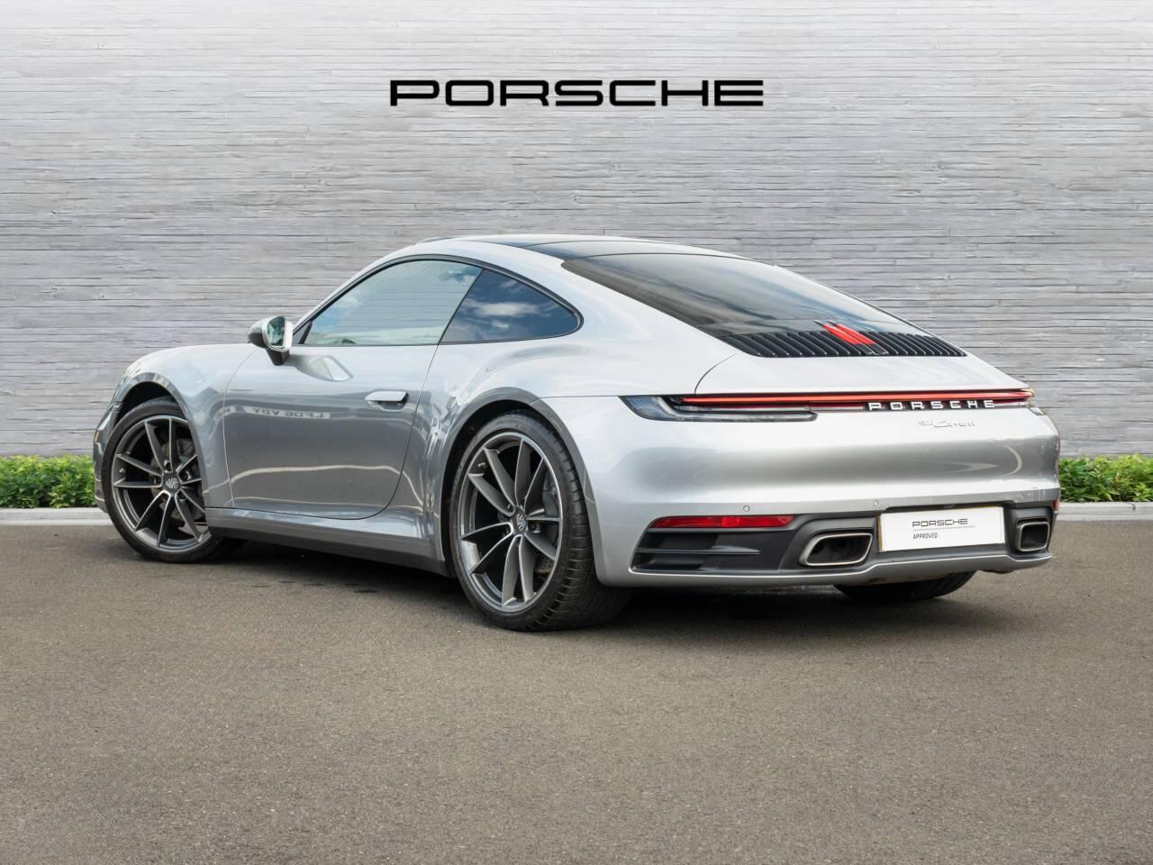 Porsche 911 view 3