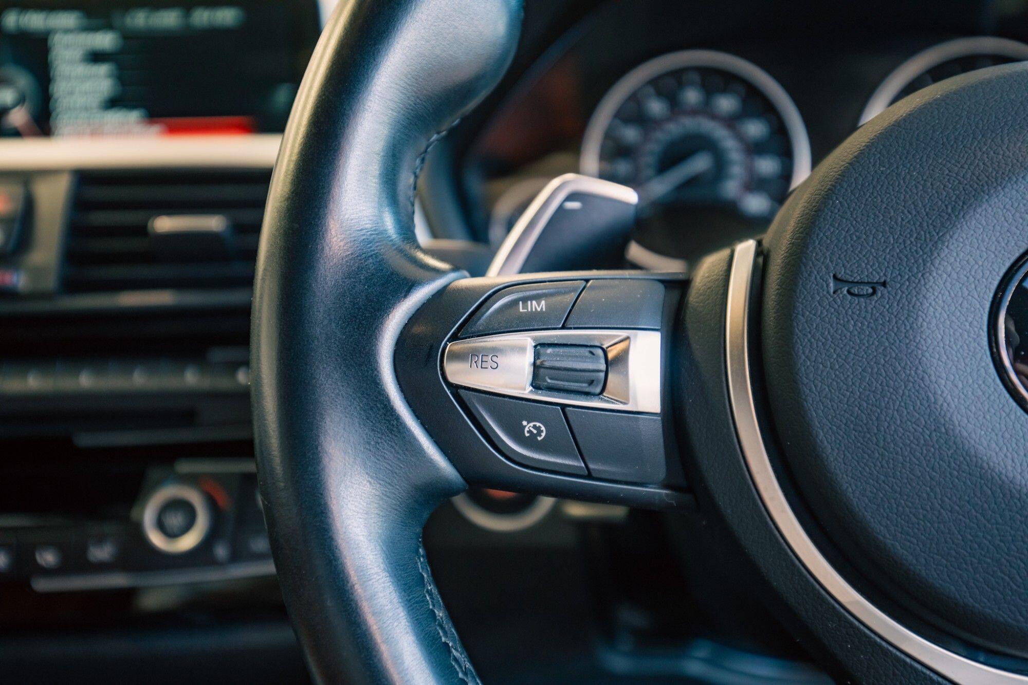 BMW 3 Series view 11