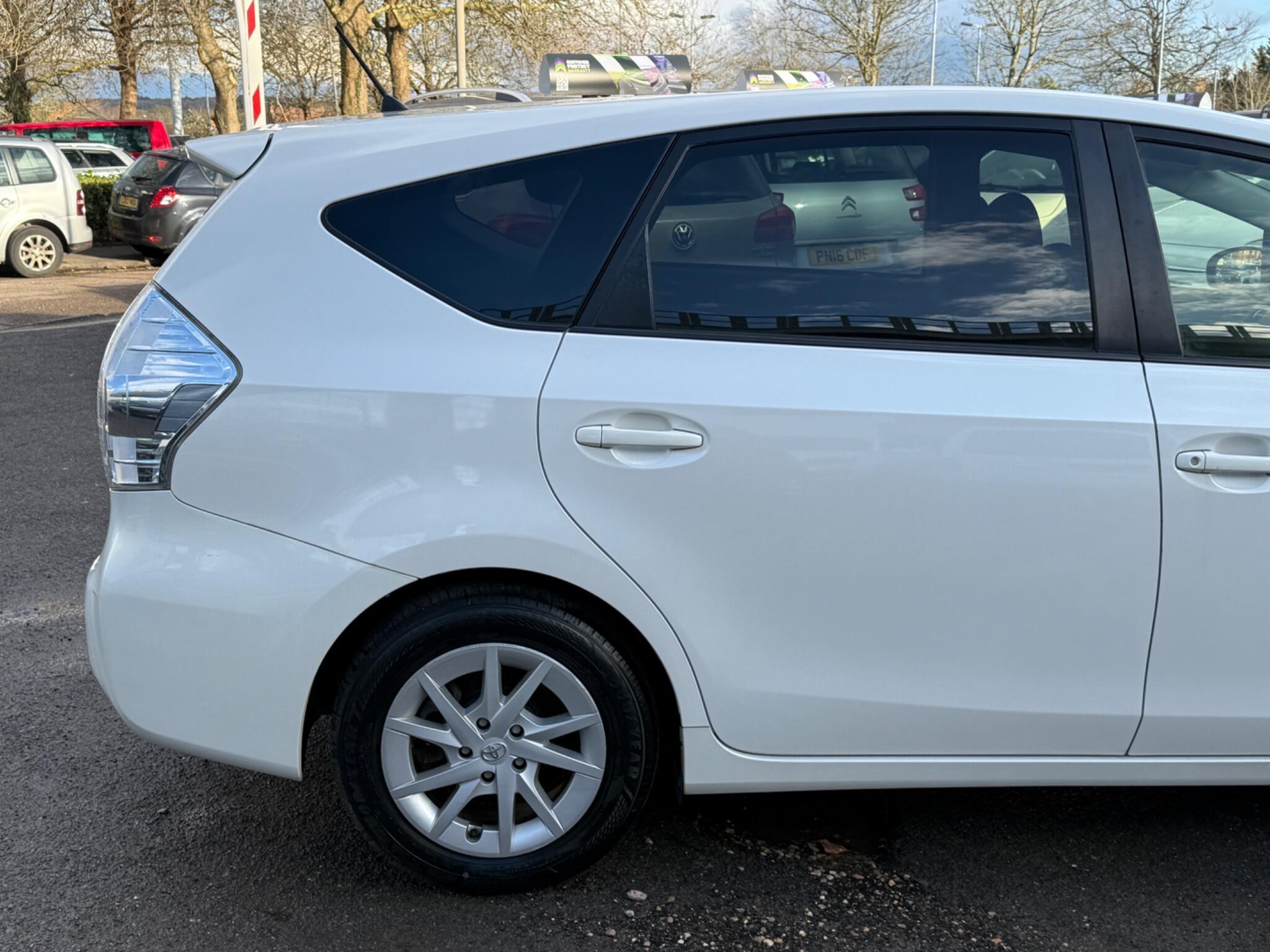 Toyota Prius+ - Image 22