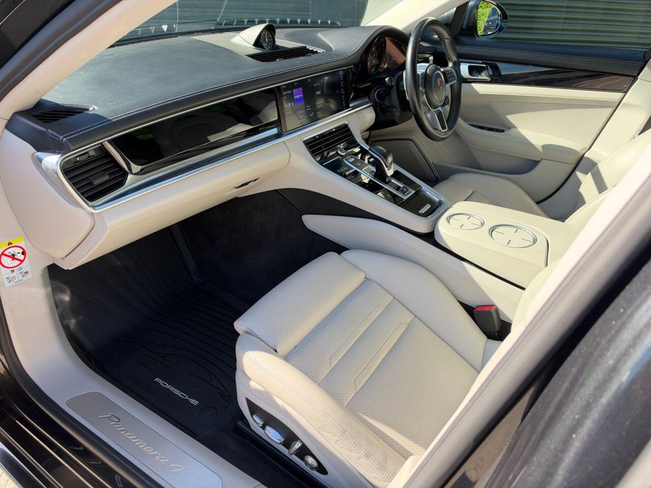 Porsche Panamera view 28