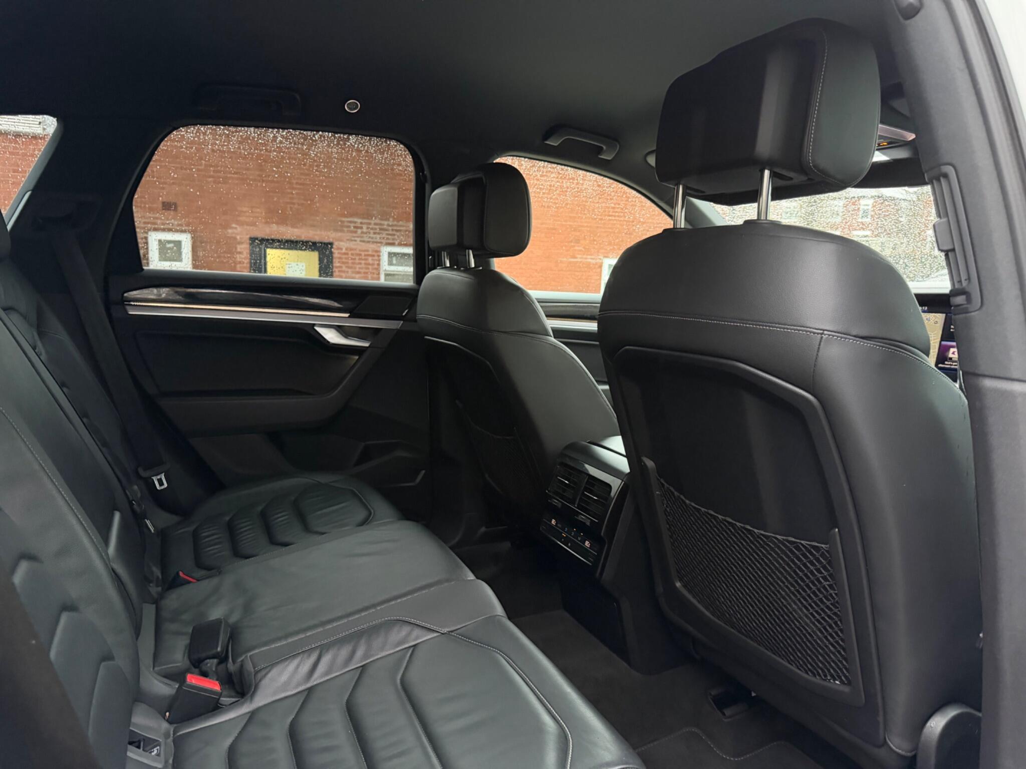 Volkswagen Touareg view 25