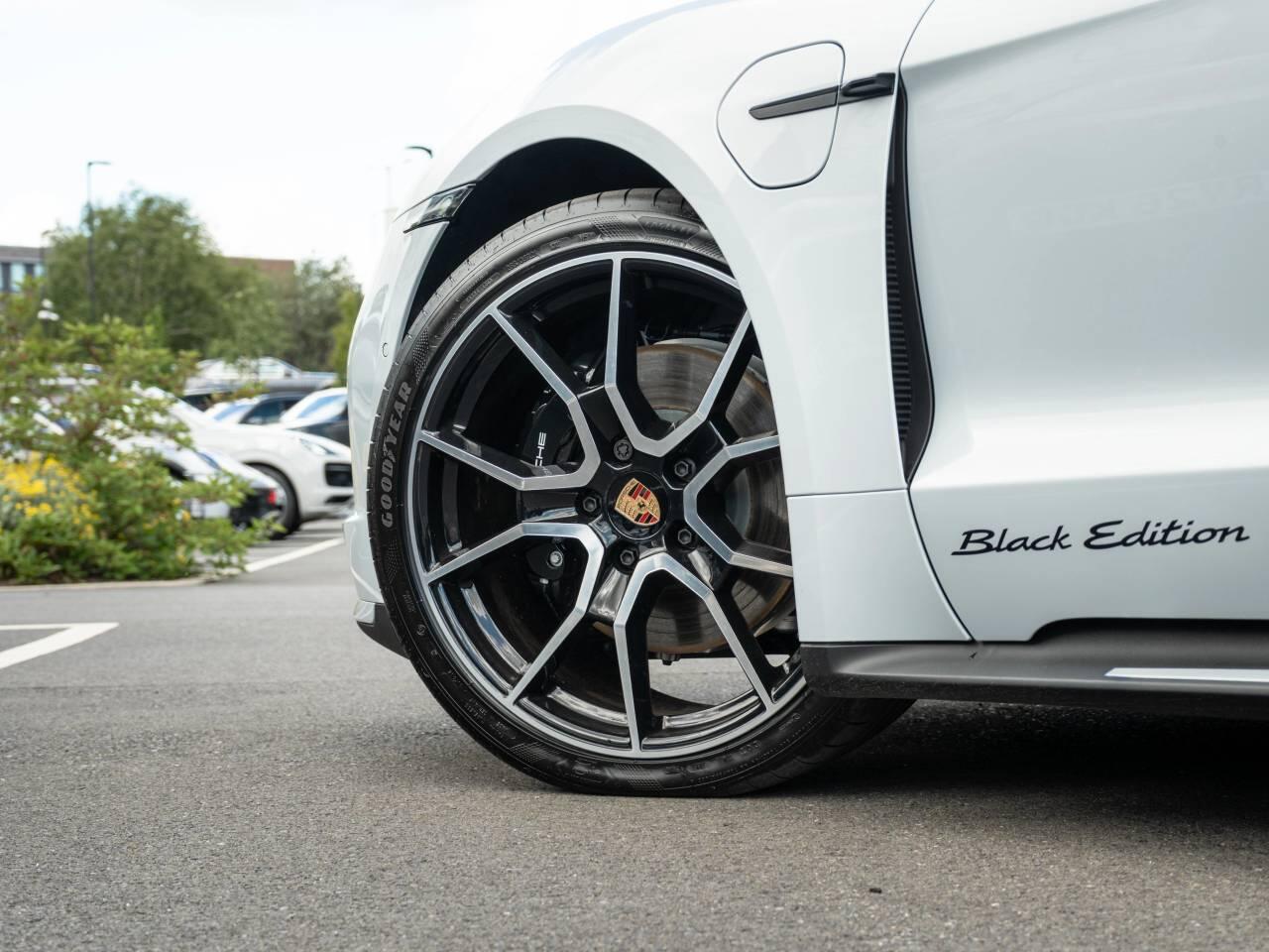 Porsche Taycan view 14